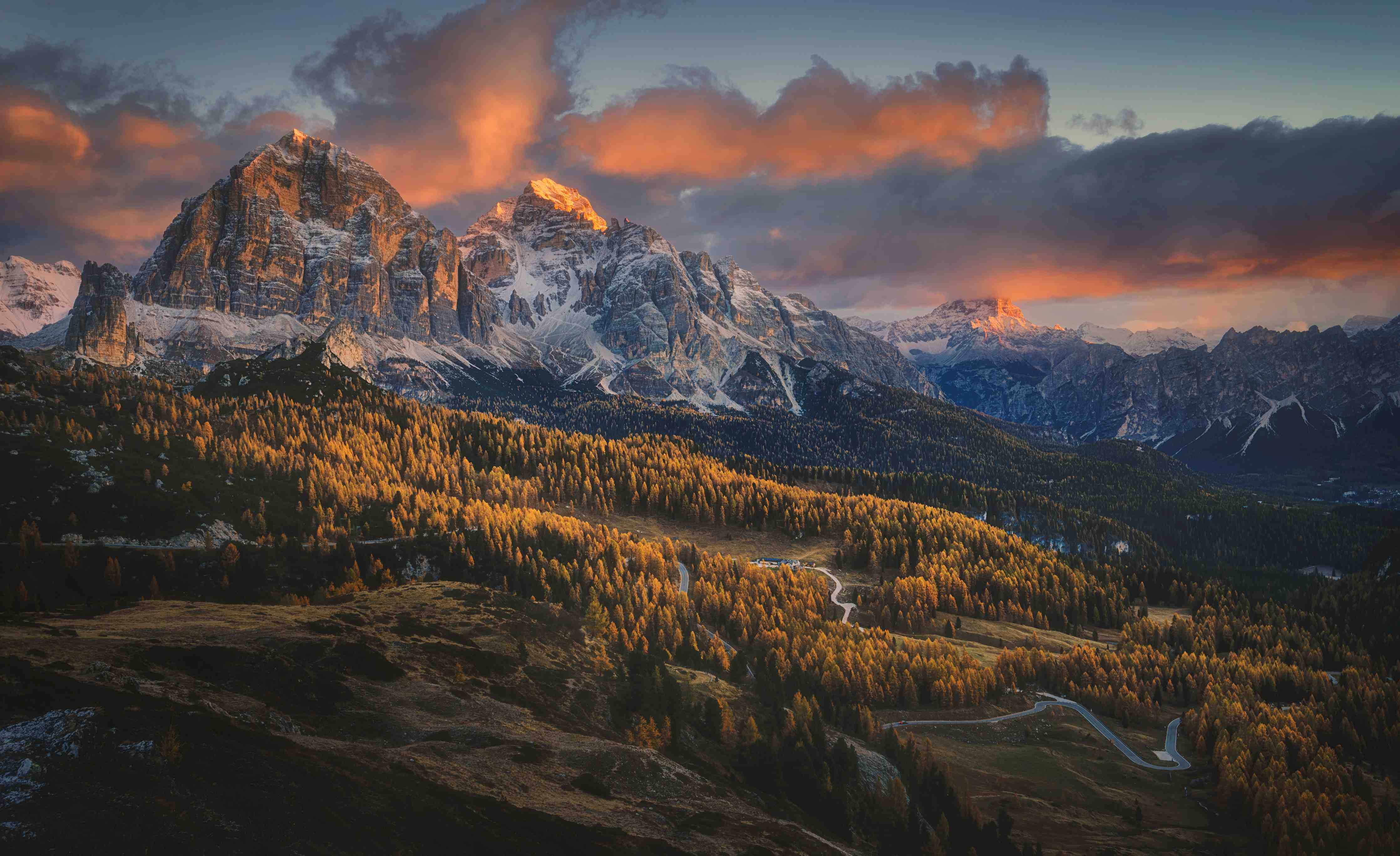 Große Wandbilder-Bergpanorama bei Sonnenuntergang mit Wolken