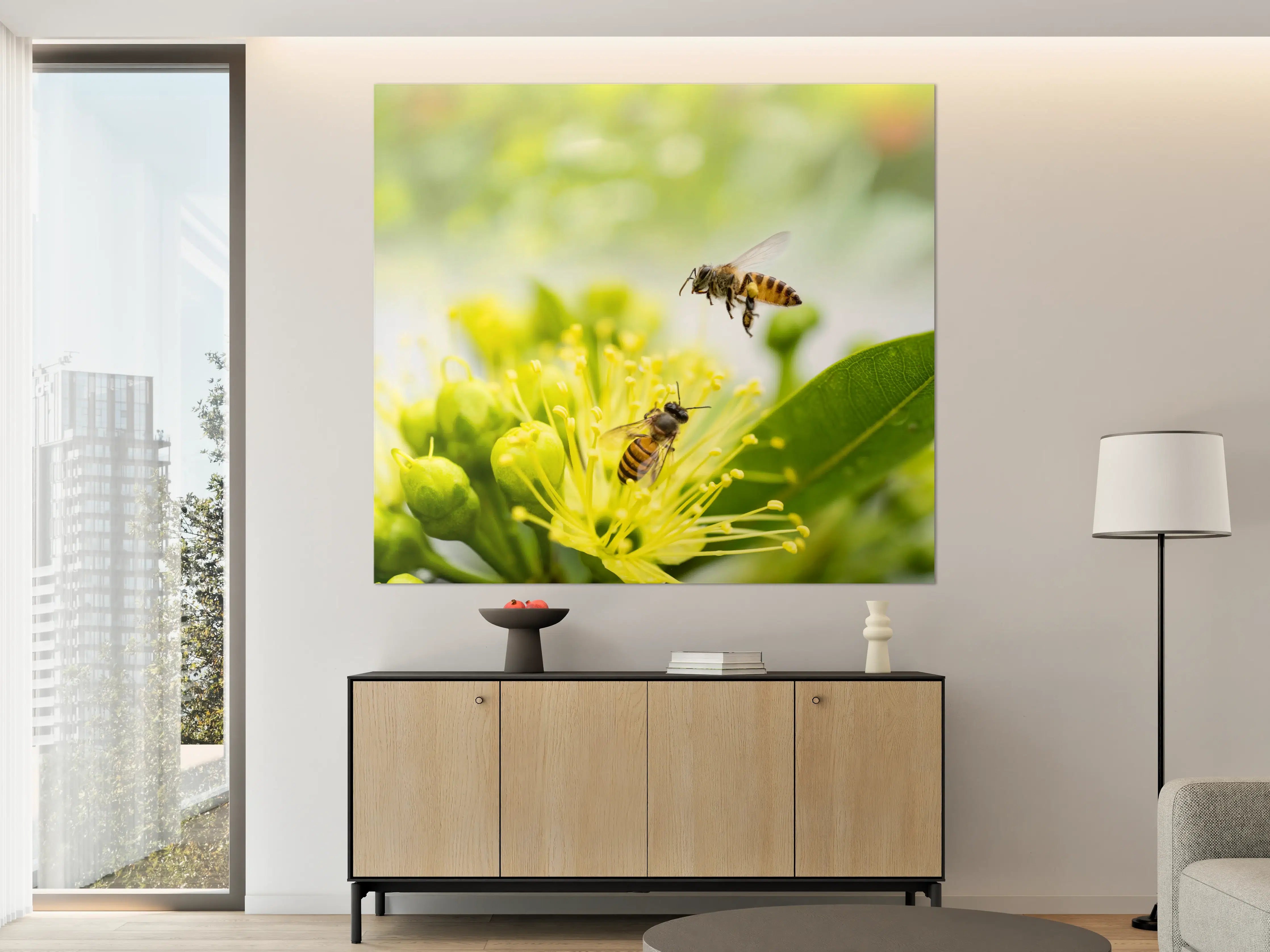 Große Wandbilder - Biene sammelt Pollen an einer Blüte
