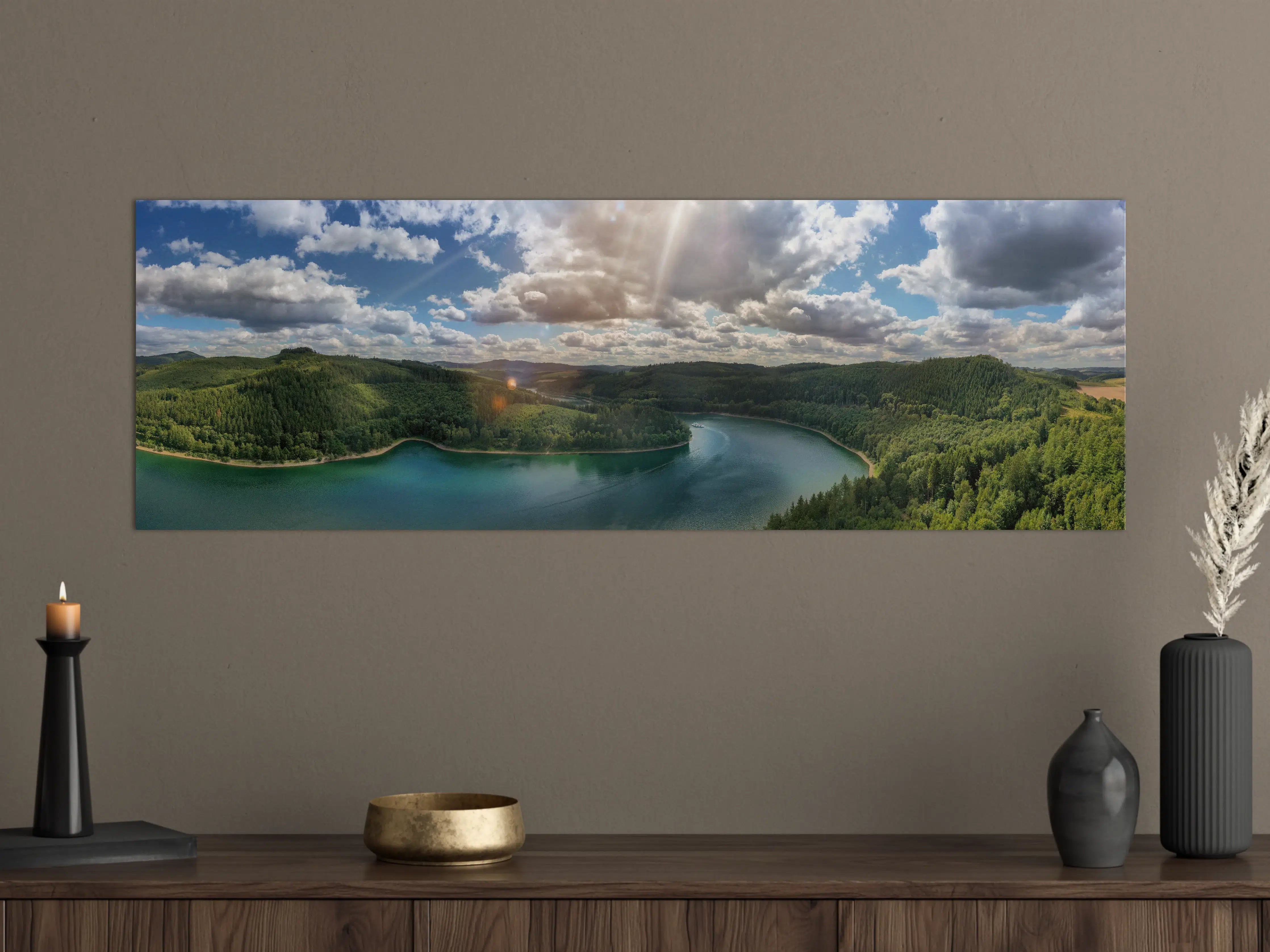 Große Wandbilder - Blick auf einen großen See bei sonnigem Himmel