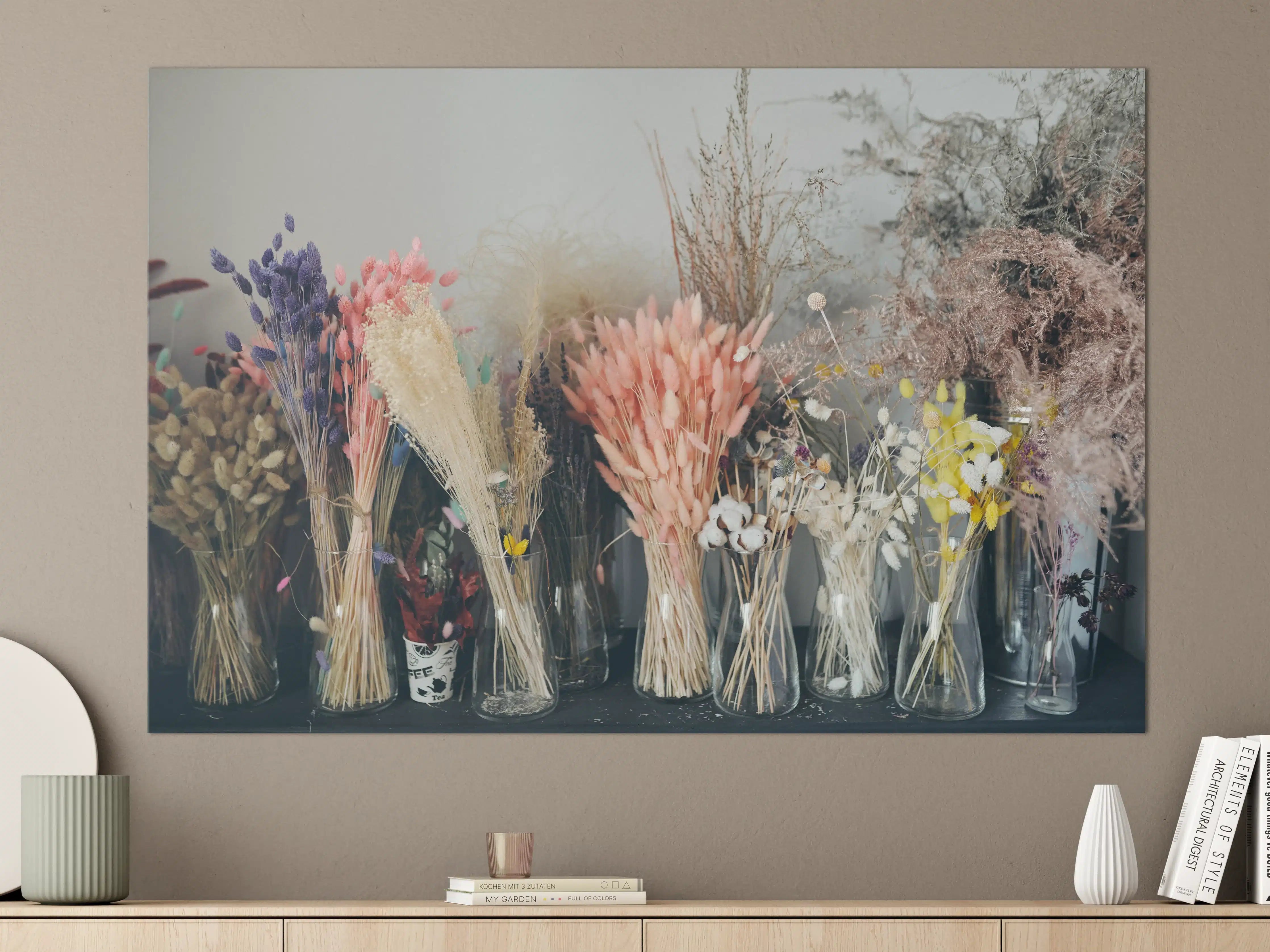 Große Wandbilder - Bunte Trockenblumen im Regal