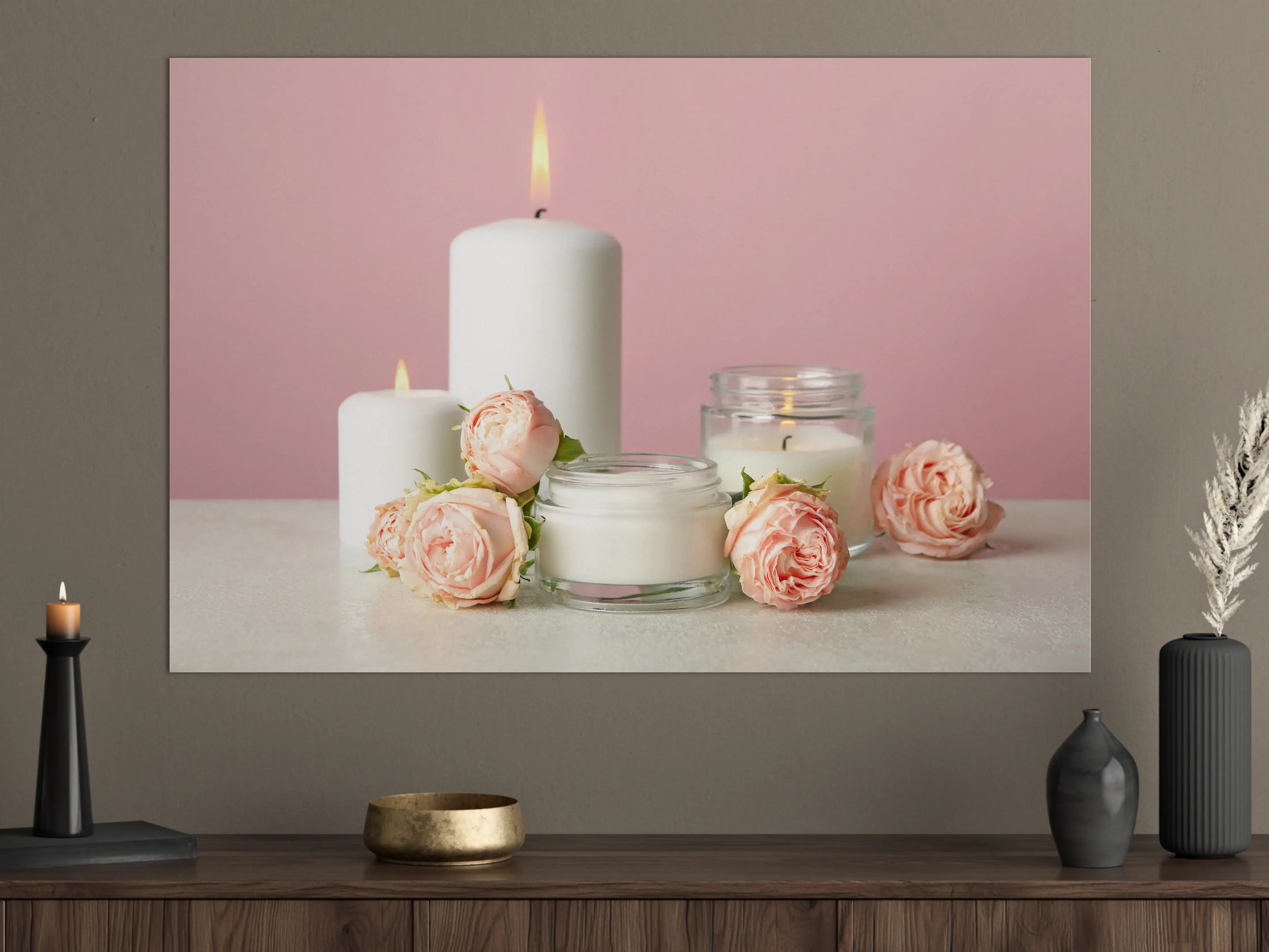 Große Wandbilder - Duftkerzen und Rosen auf weißem Tisch