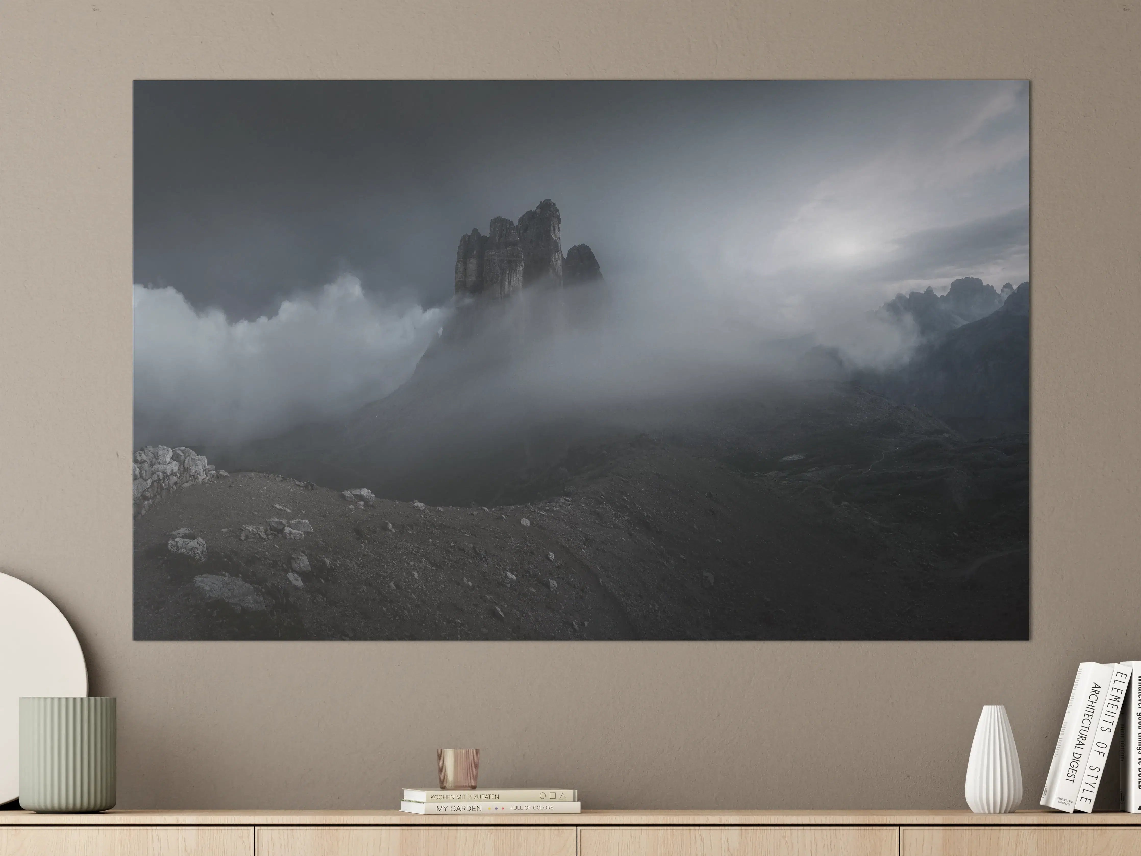 Große Wandbilder - Dunkle Berglandschaft mit Nebel und Wolken