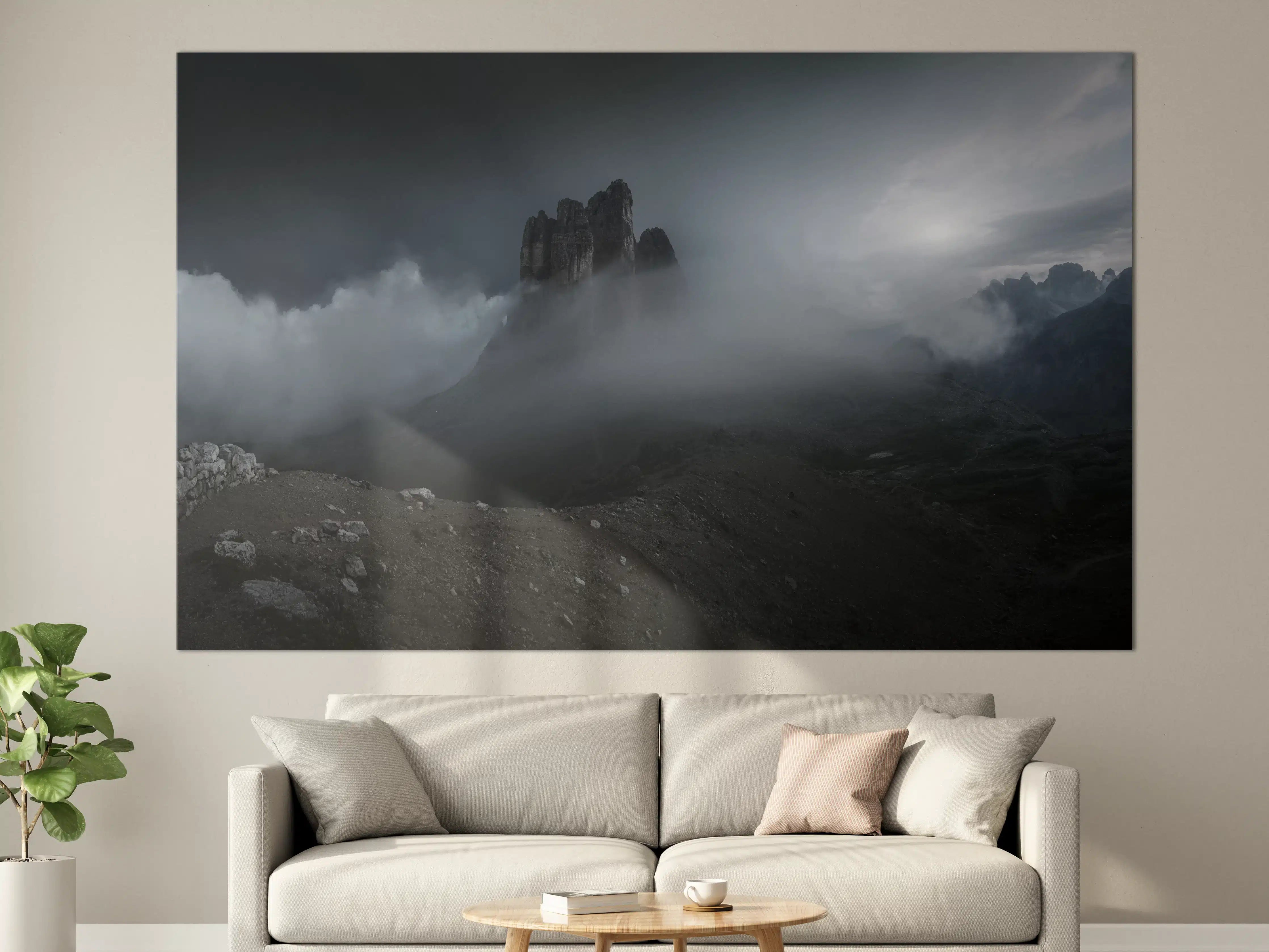 Große Wandbilder - Dunkle Berglandschaft mit Nebel und Wolken