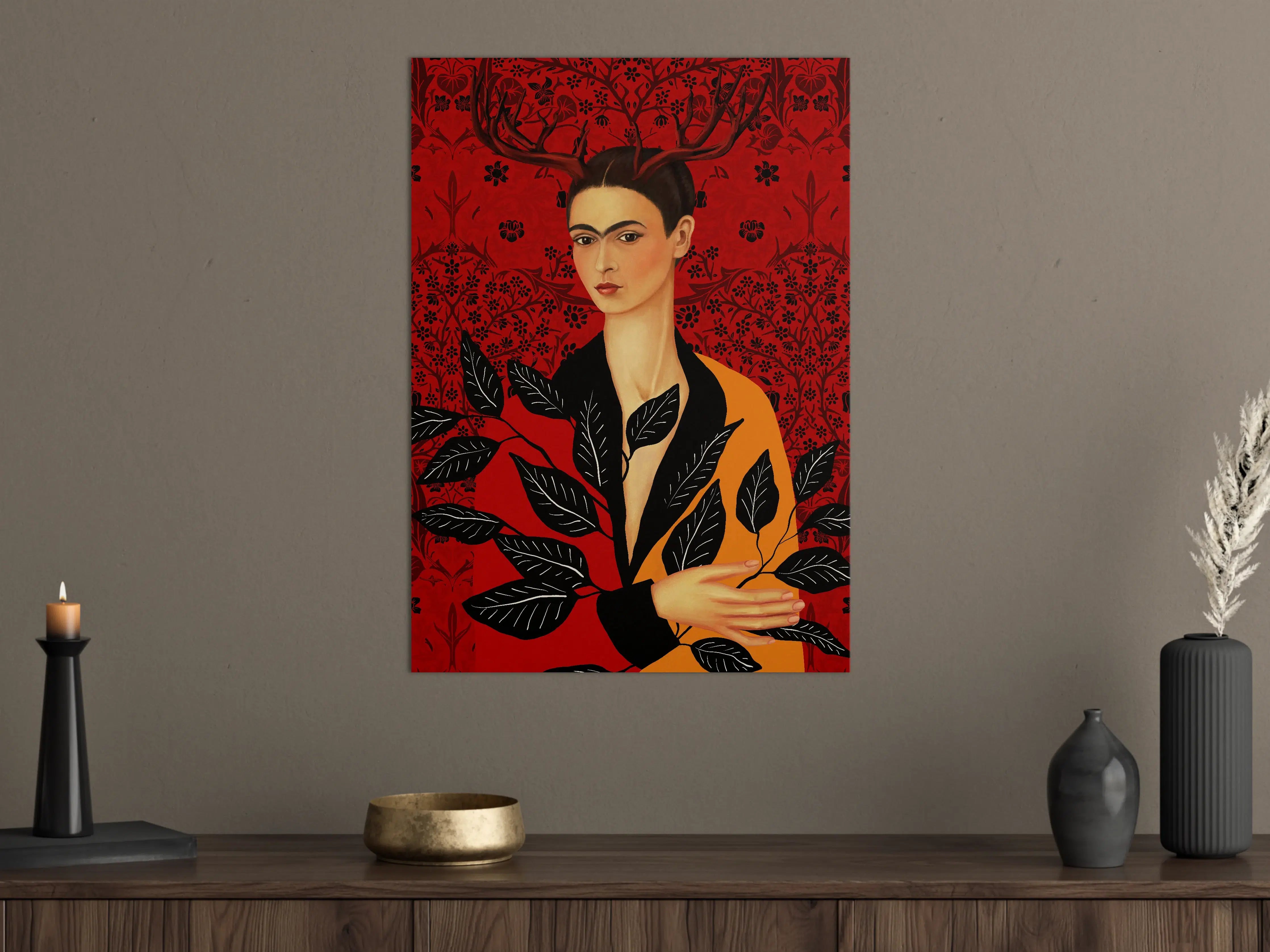 Große Wandbilder - Elegante Frau mit Hirschgeweih, rotes Hintergrundmuster