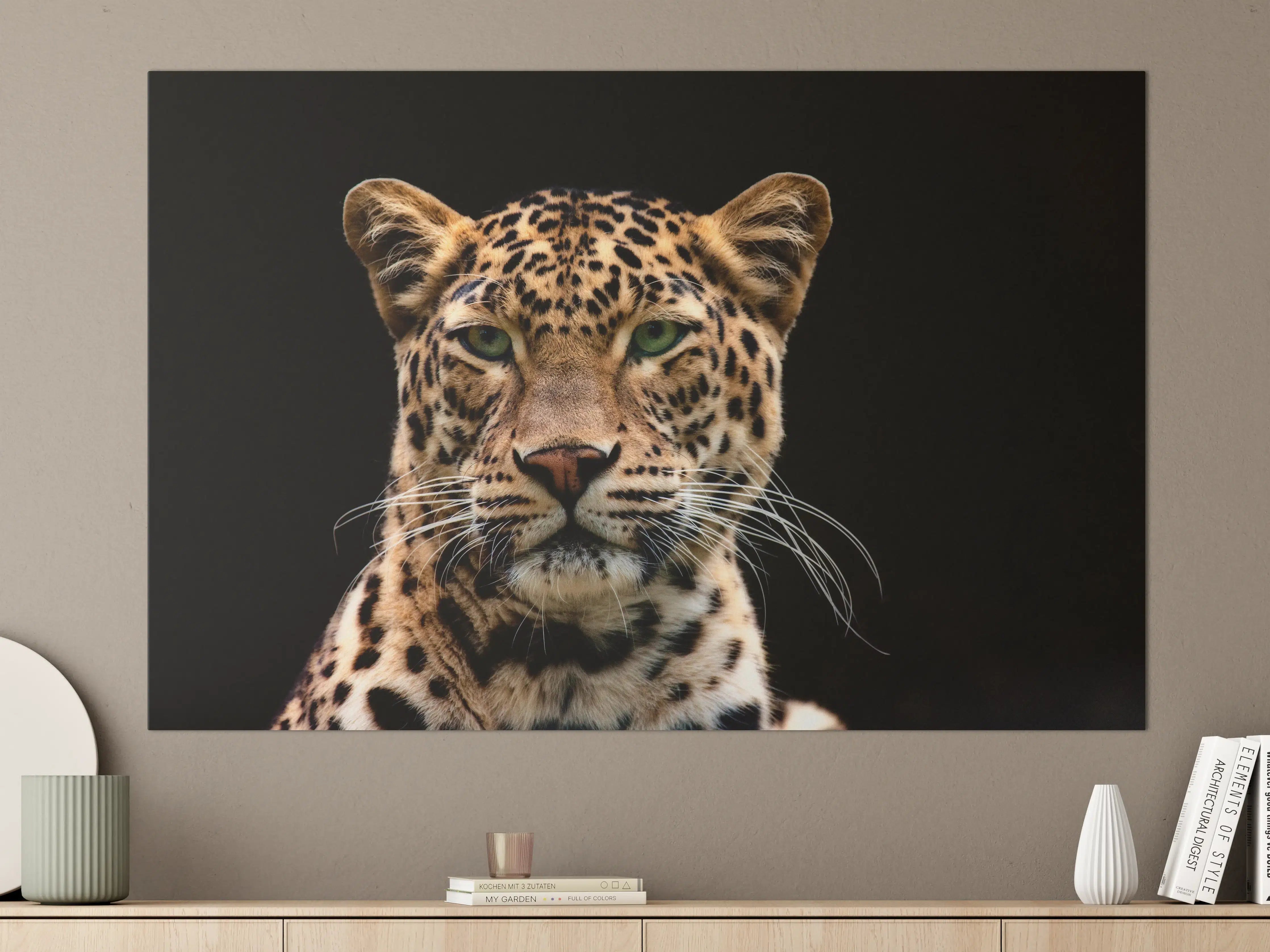 Große Wandbilder - Eleganter Leopard vor dunklem Hintergrund