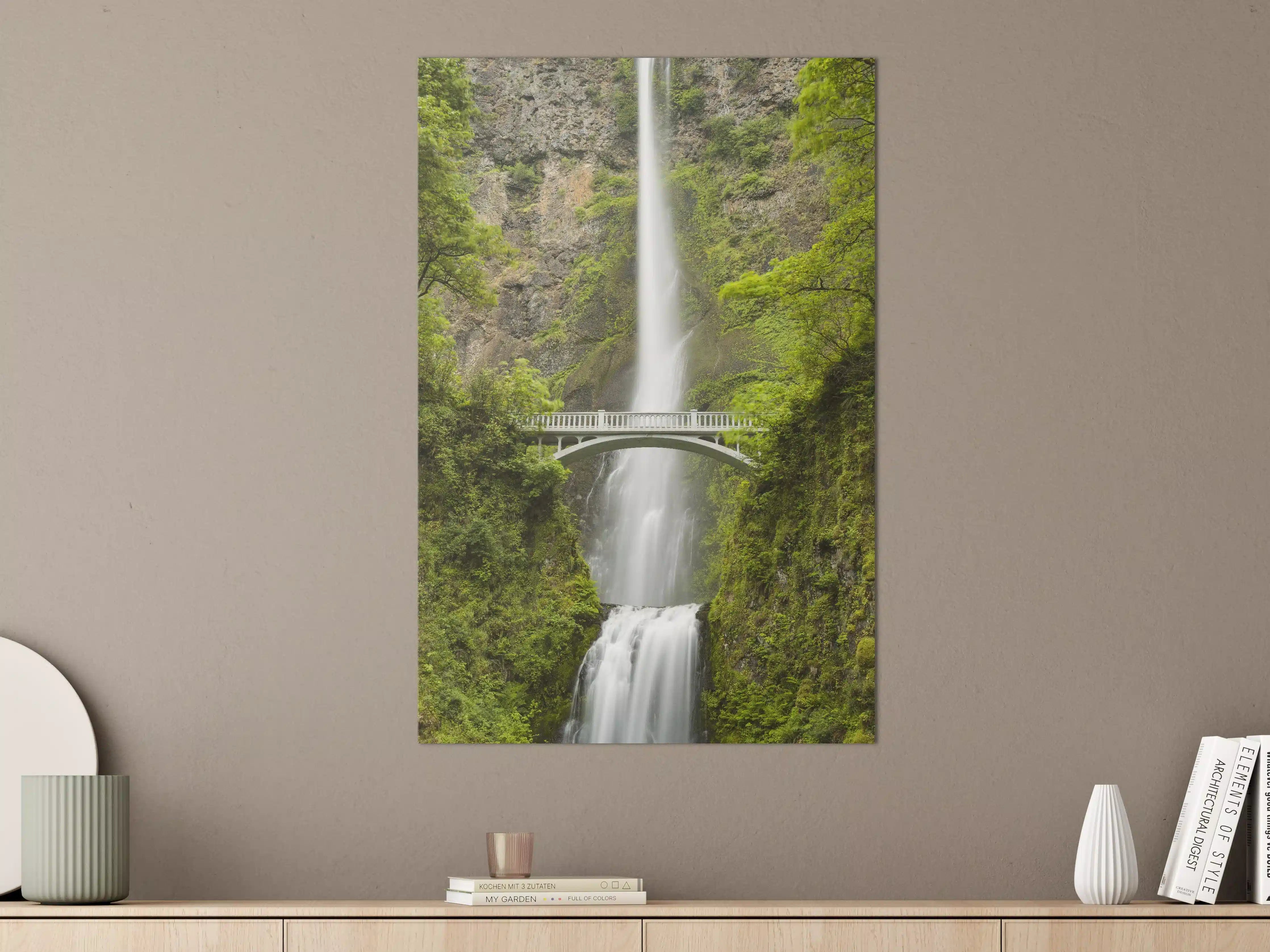 Große Wandbilder - Erhabene grüne Wasserfall Landschaft mit sanften Grautönen