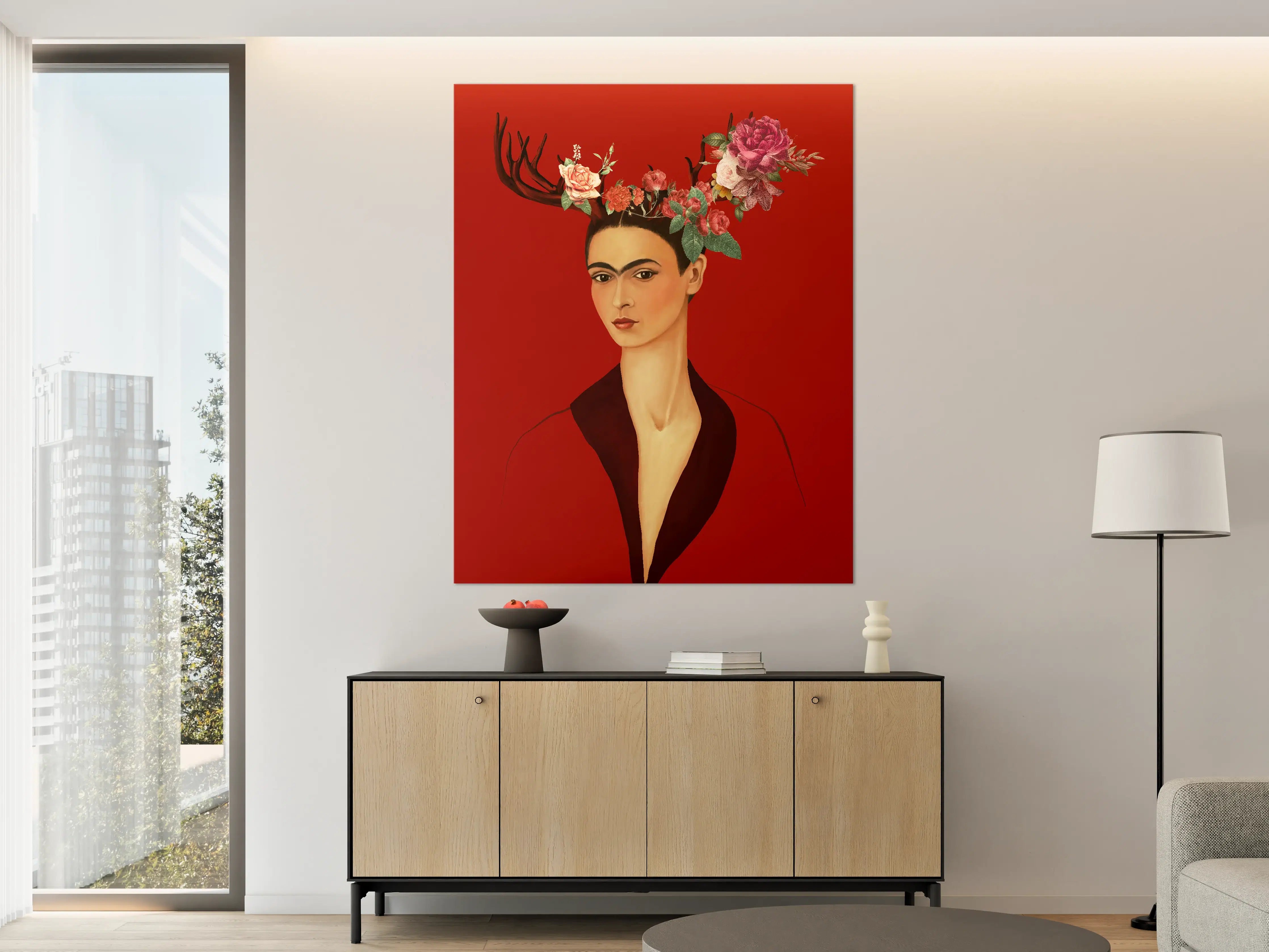 Große Wandbilder - Frau mit kunstvoller Blumenkrone und rotbemalter Hintergrund