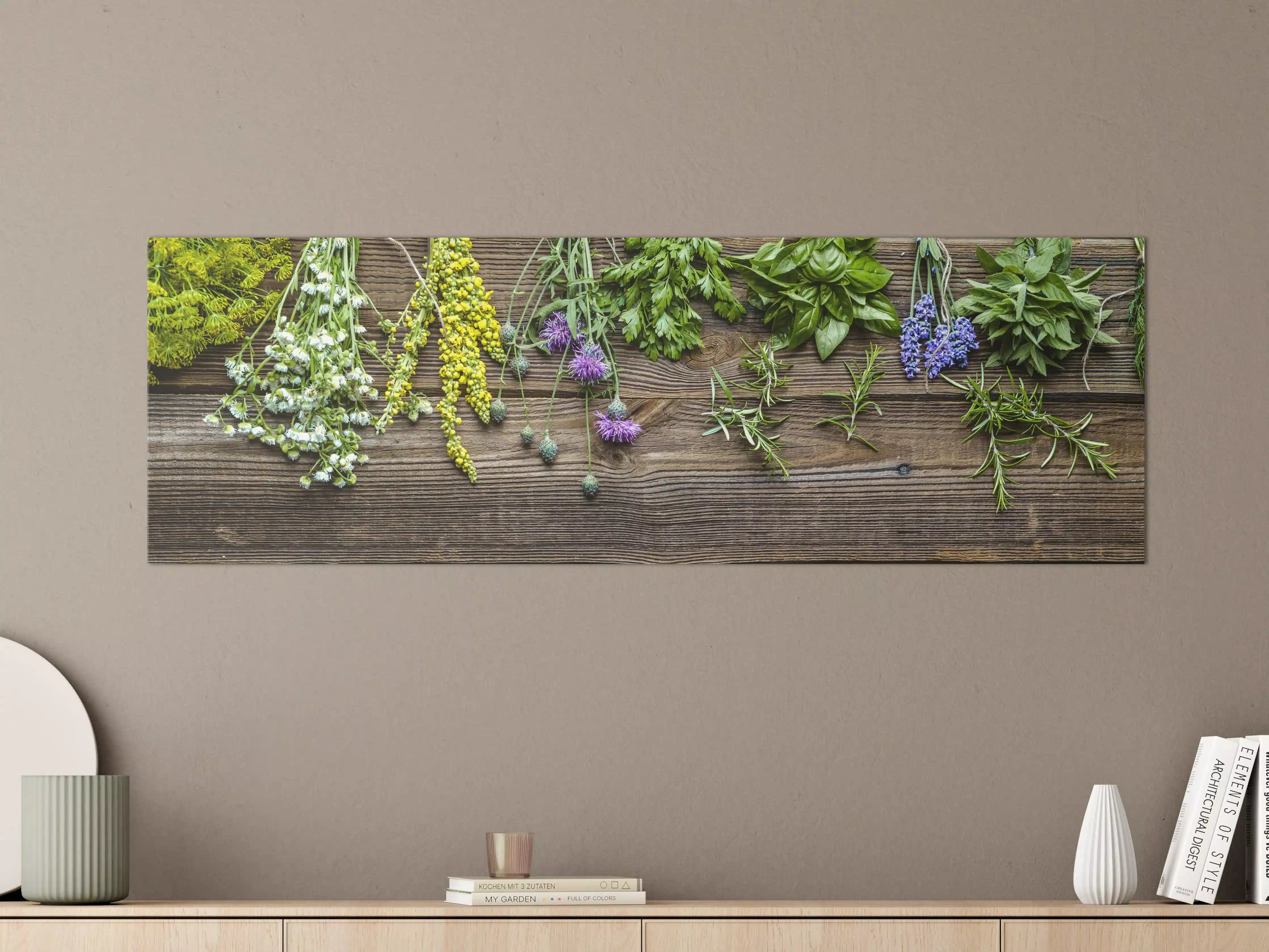 Große Wandbilder - Frisch geerntete Kräuter und Blumen auf Holz