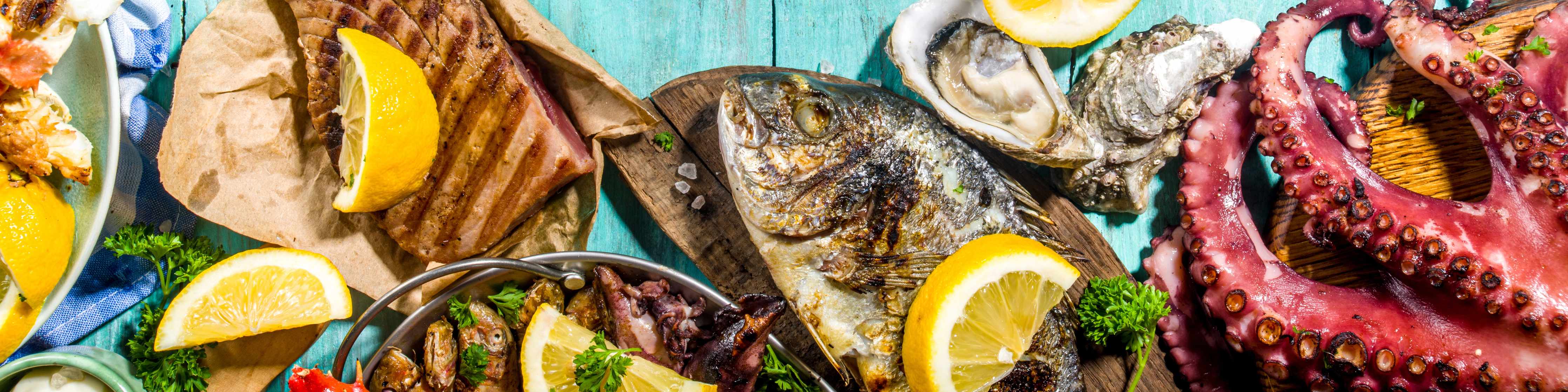 Große Wandbilder-Frischer Fisch mit Zitronen und Meeresfrüchten