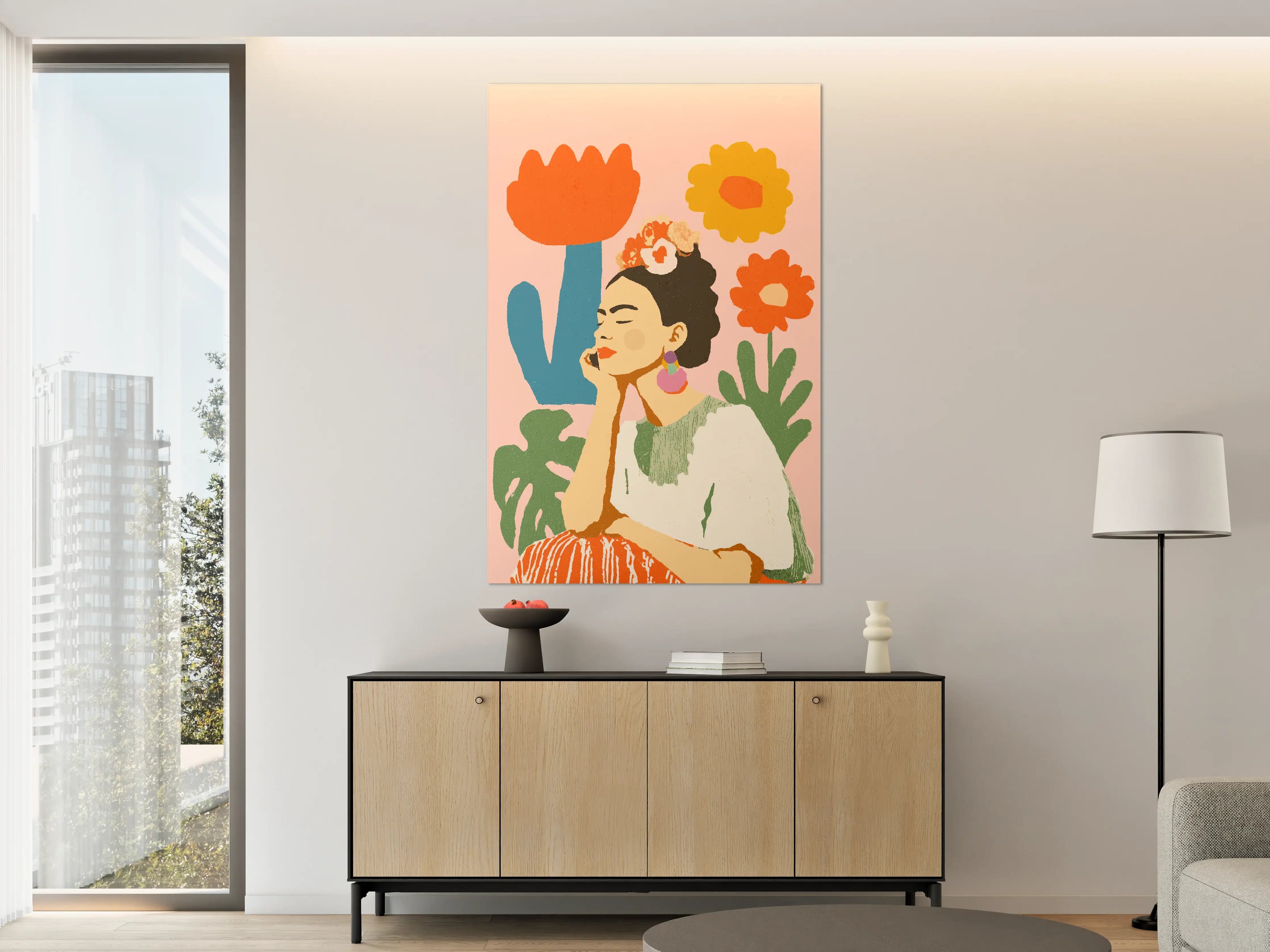 Große Wandbilder - Fröhliche Frau mit Blumenkranz und buntem Hintergrund