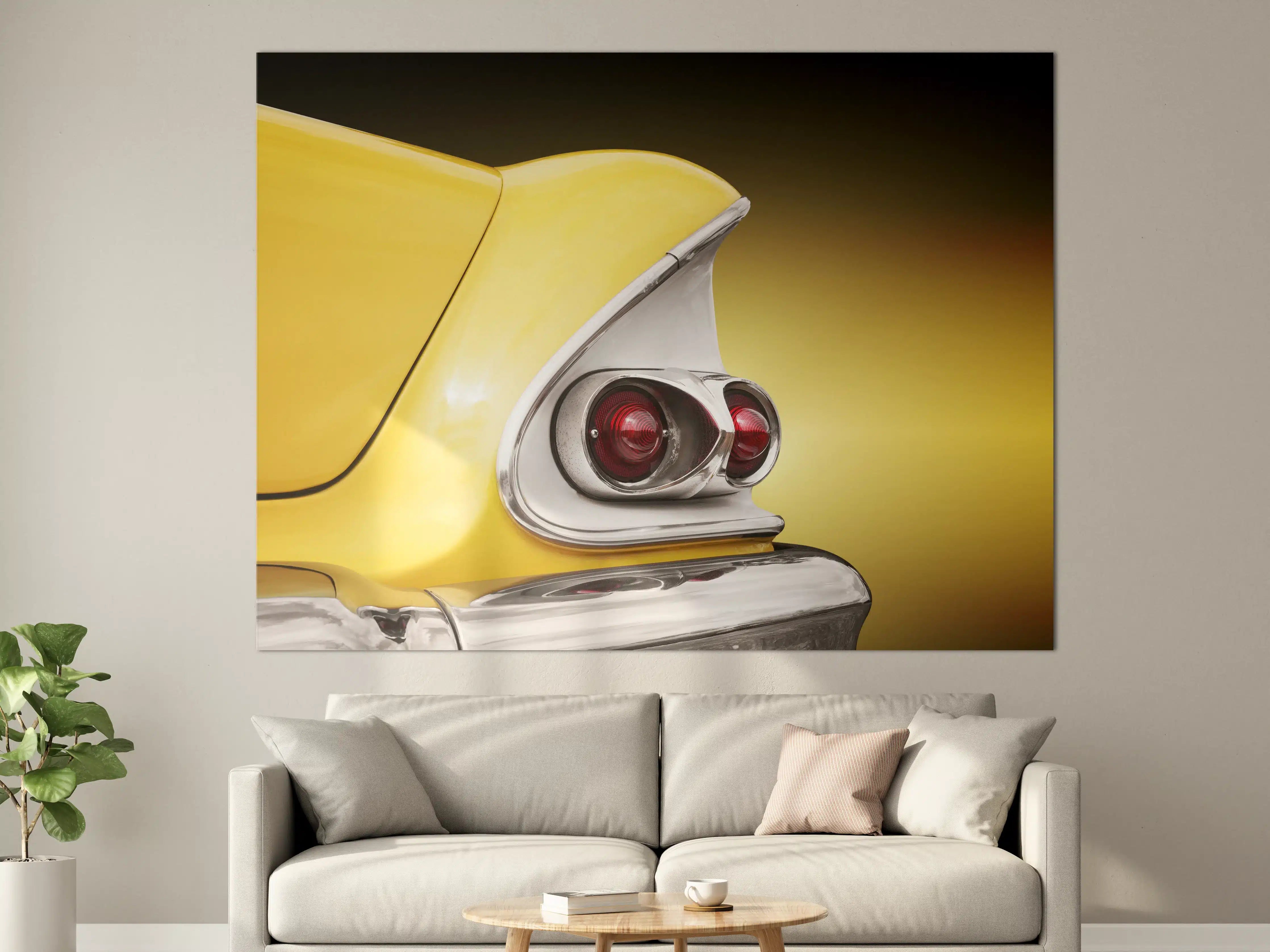 Große Wandbilder - Gelber Retro-Autoheck mit Chrom-Details