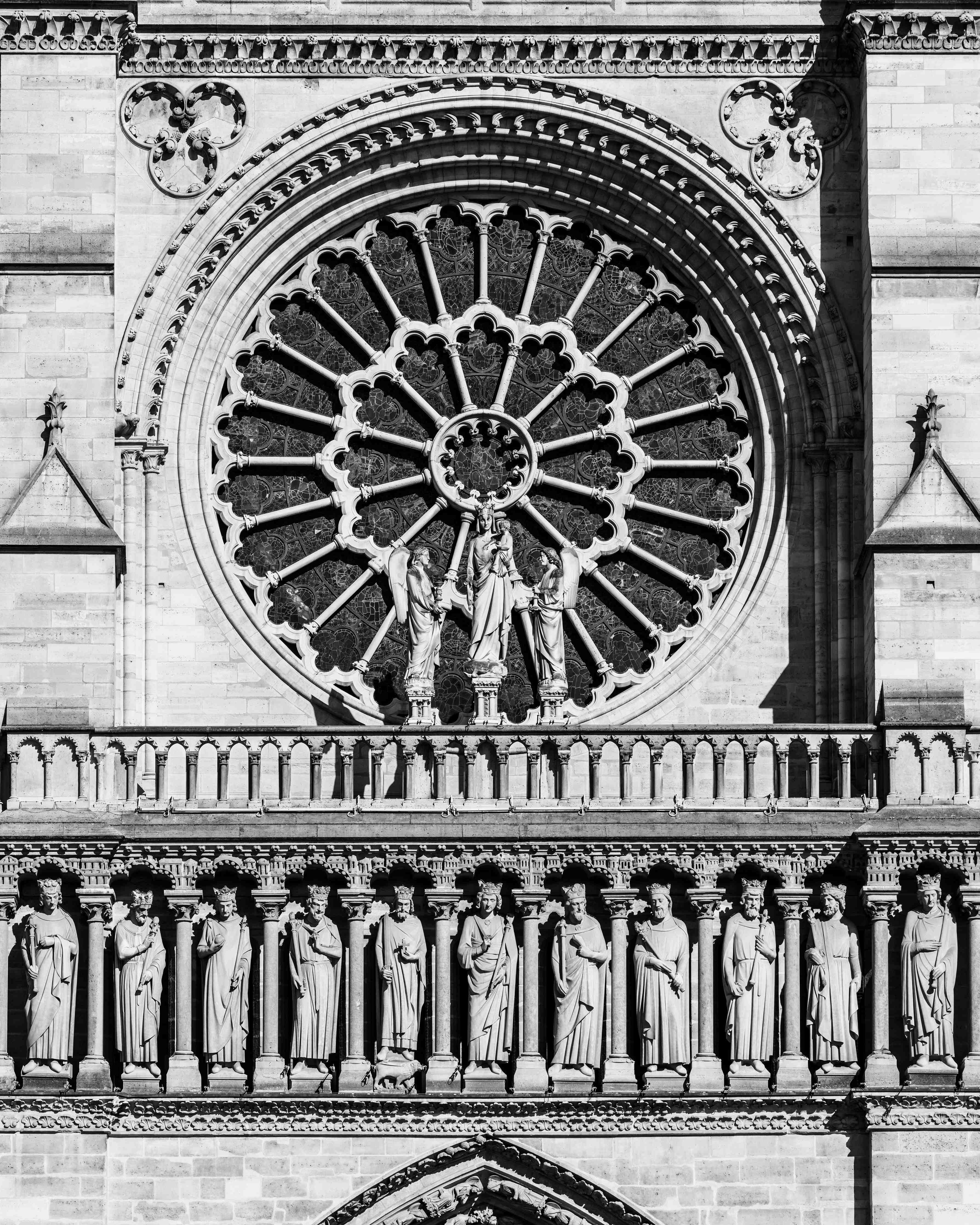 Große Wandbilder-Gotisches Fenster mit Skulpturen