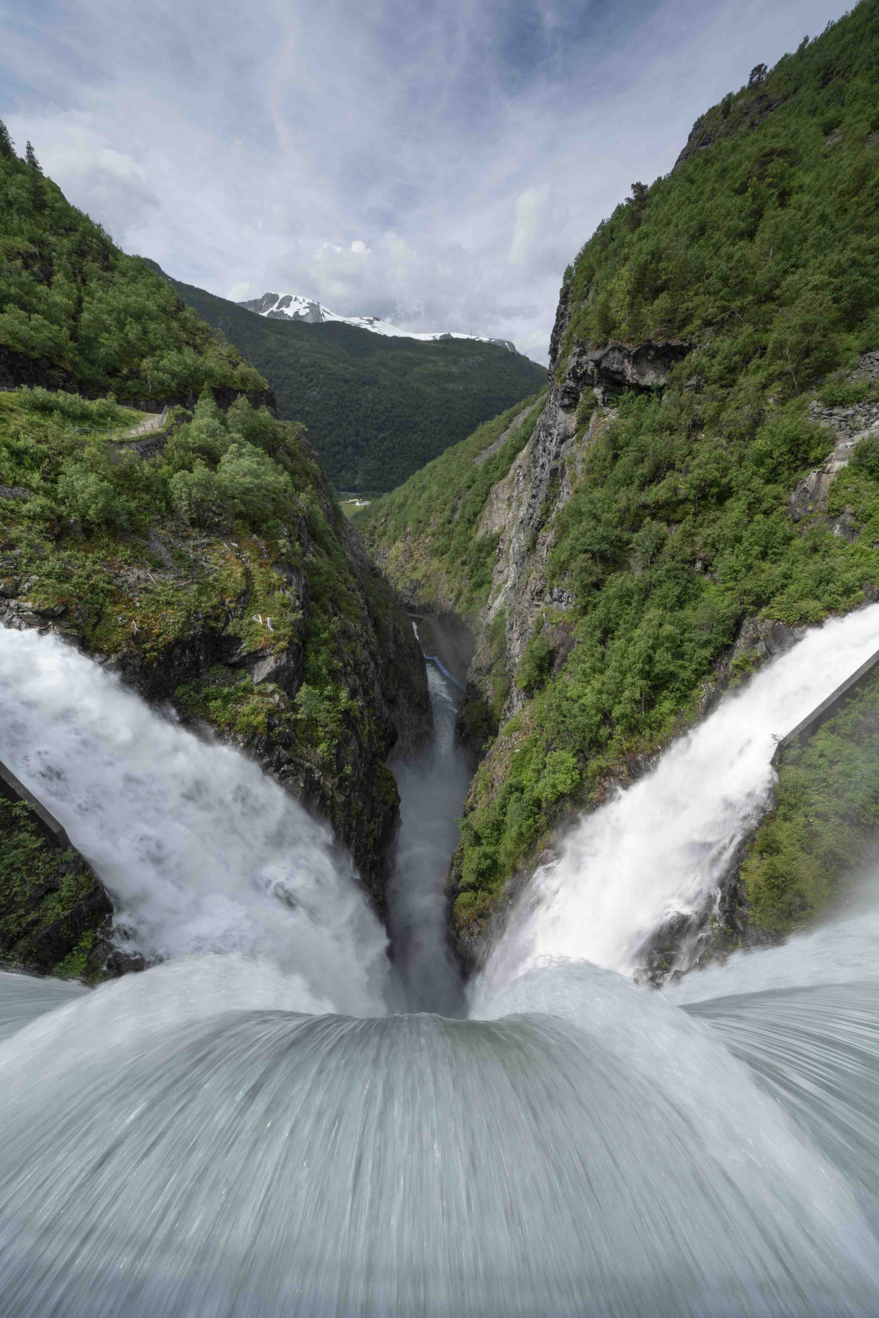Große Wandbilder-Grauer Wasserfall in Grünen Bergen