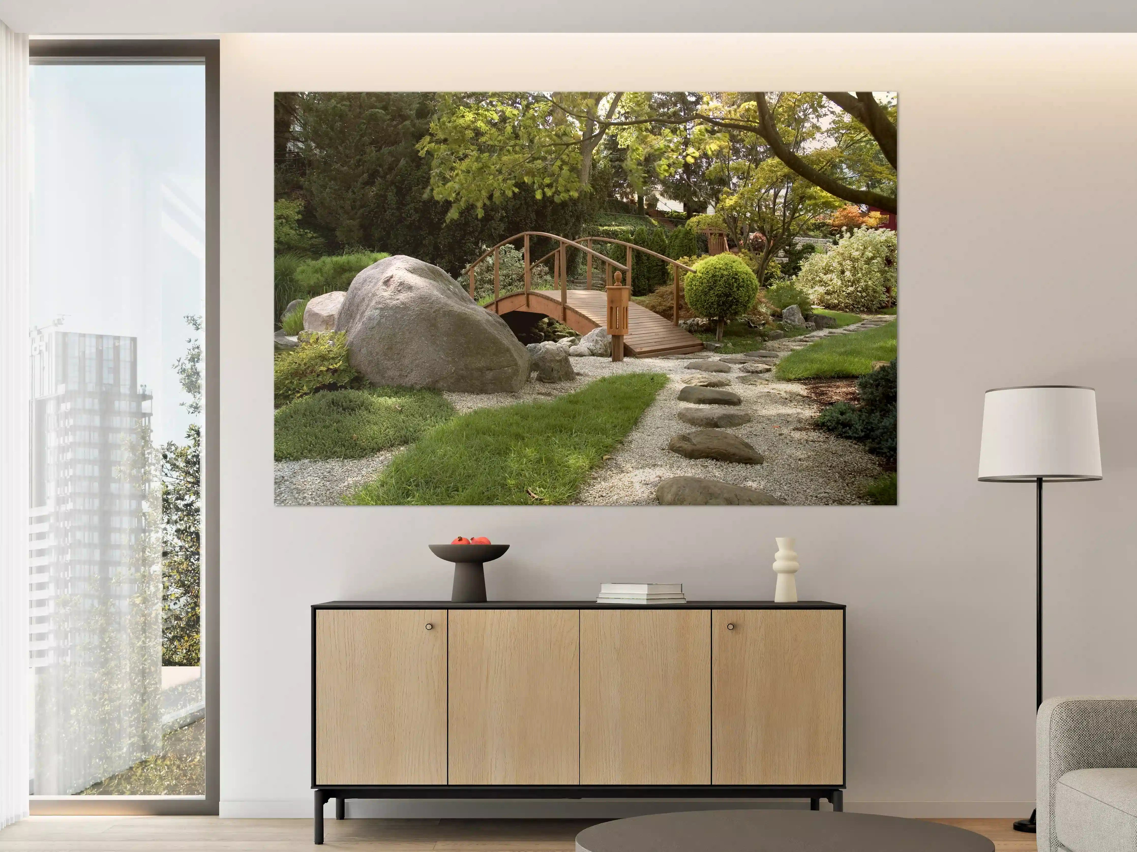 Große Wandbilder - Harmonie im Gartendesign mit Brücke und Natur
