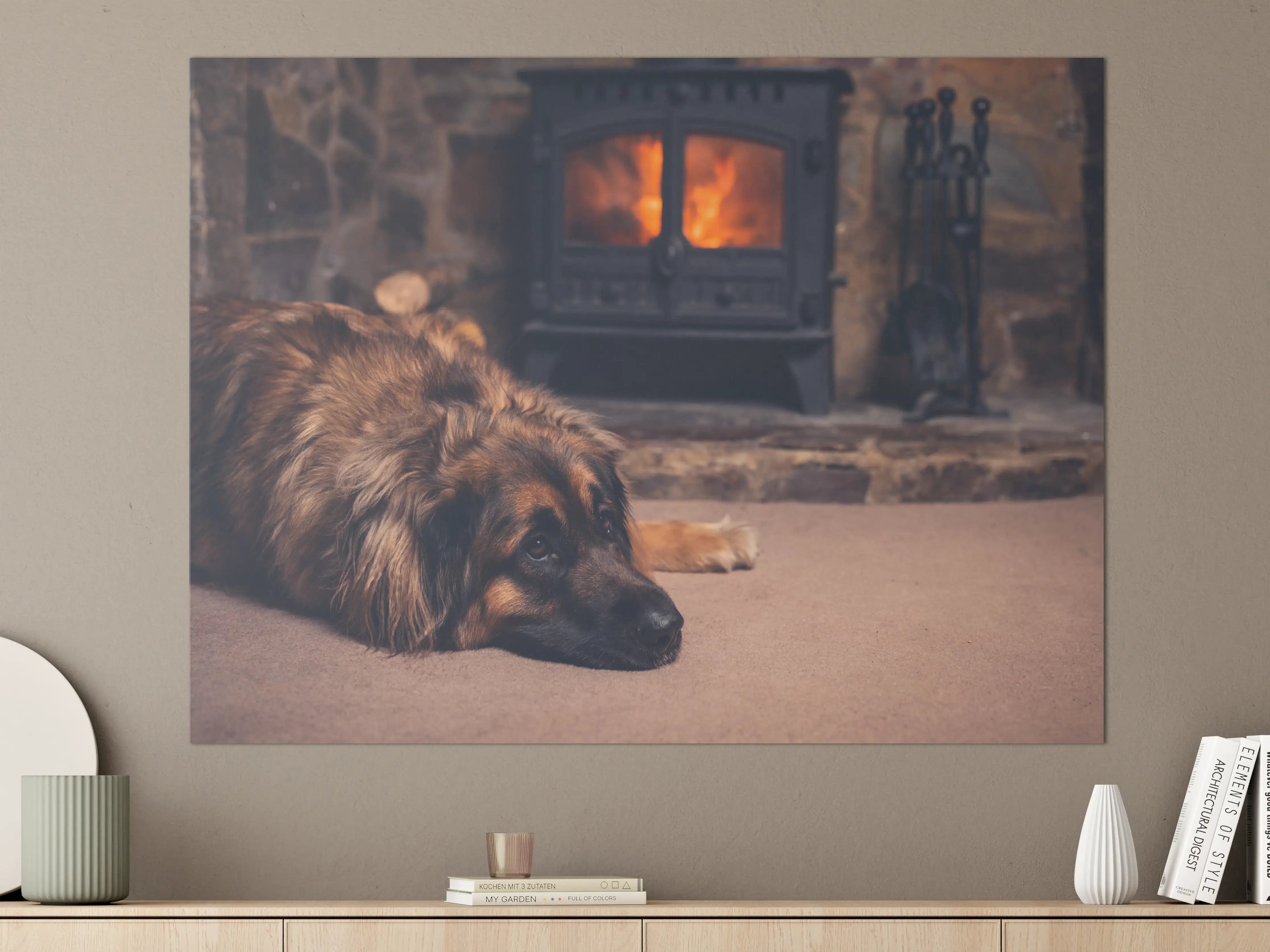 Große Wandbilder - Hund entspannt am Feuer