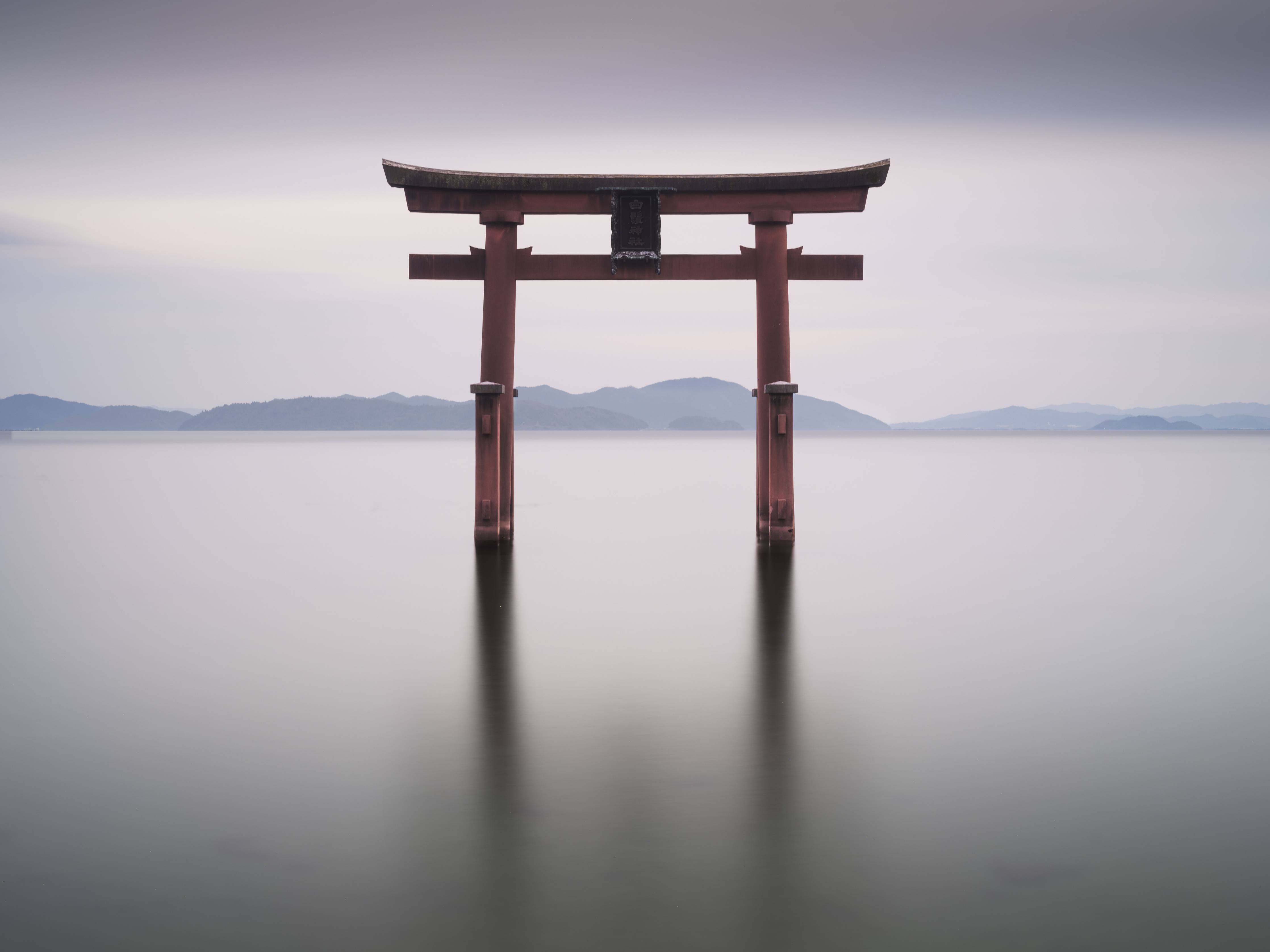 Große Wandbilder-Japanischer Torii am Wasser