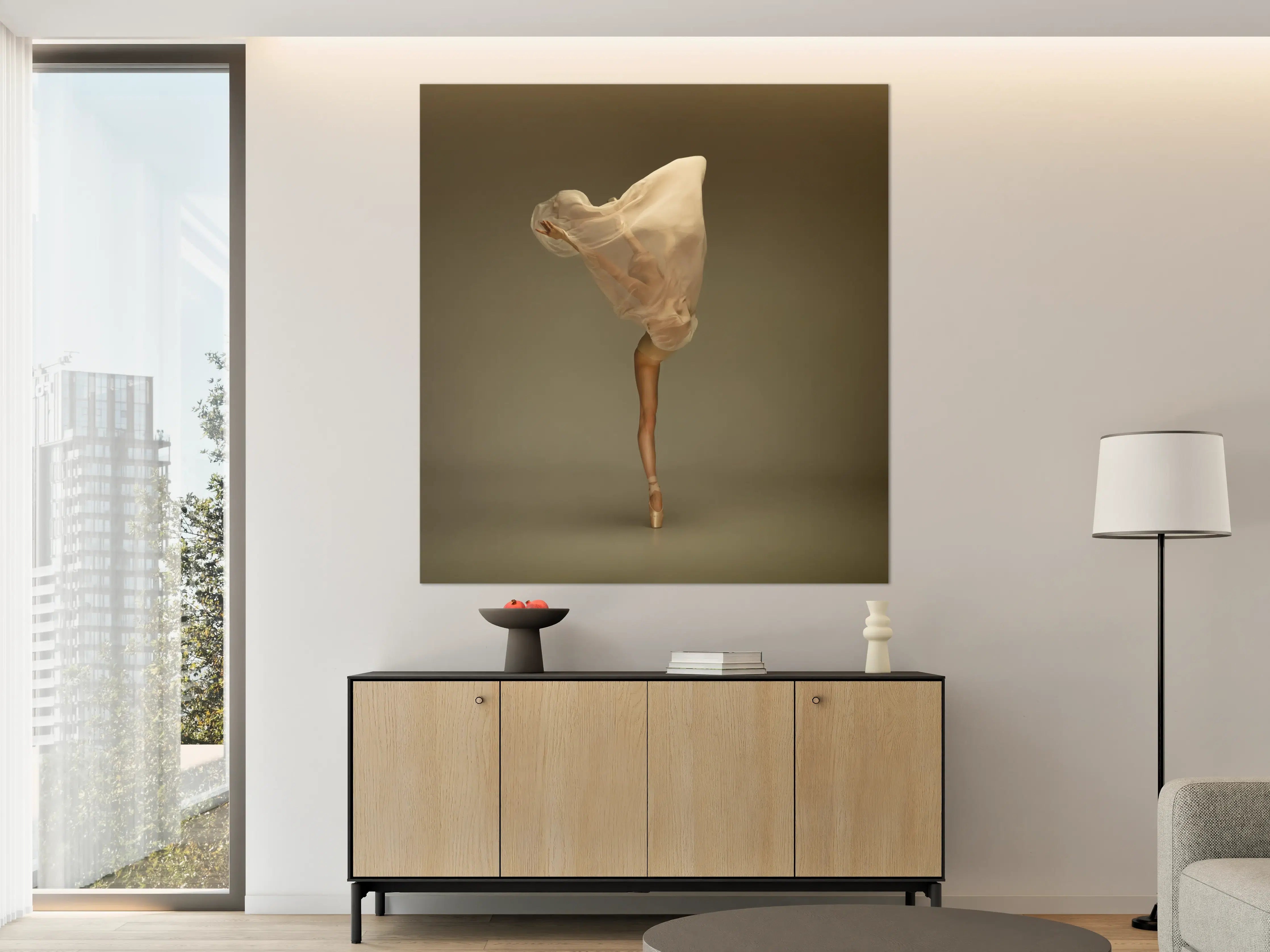 Große Wandbilder - Junge Ballerina in grauem Studio