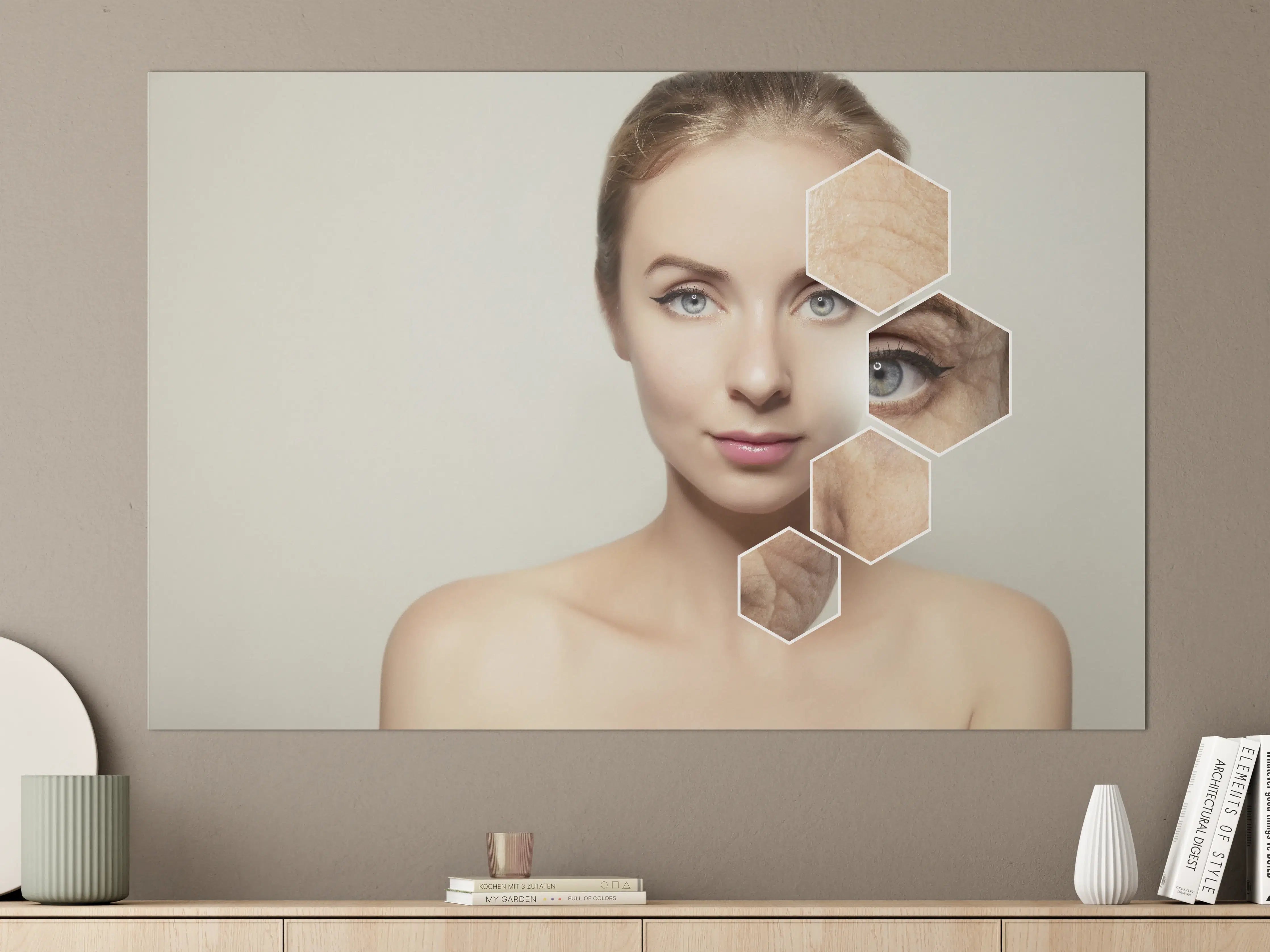 Große Wandbilder - Junge Frau mit Grafikelementen alter Haut