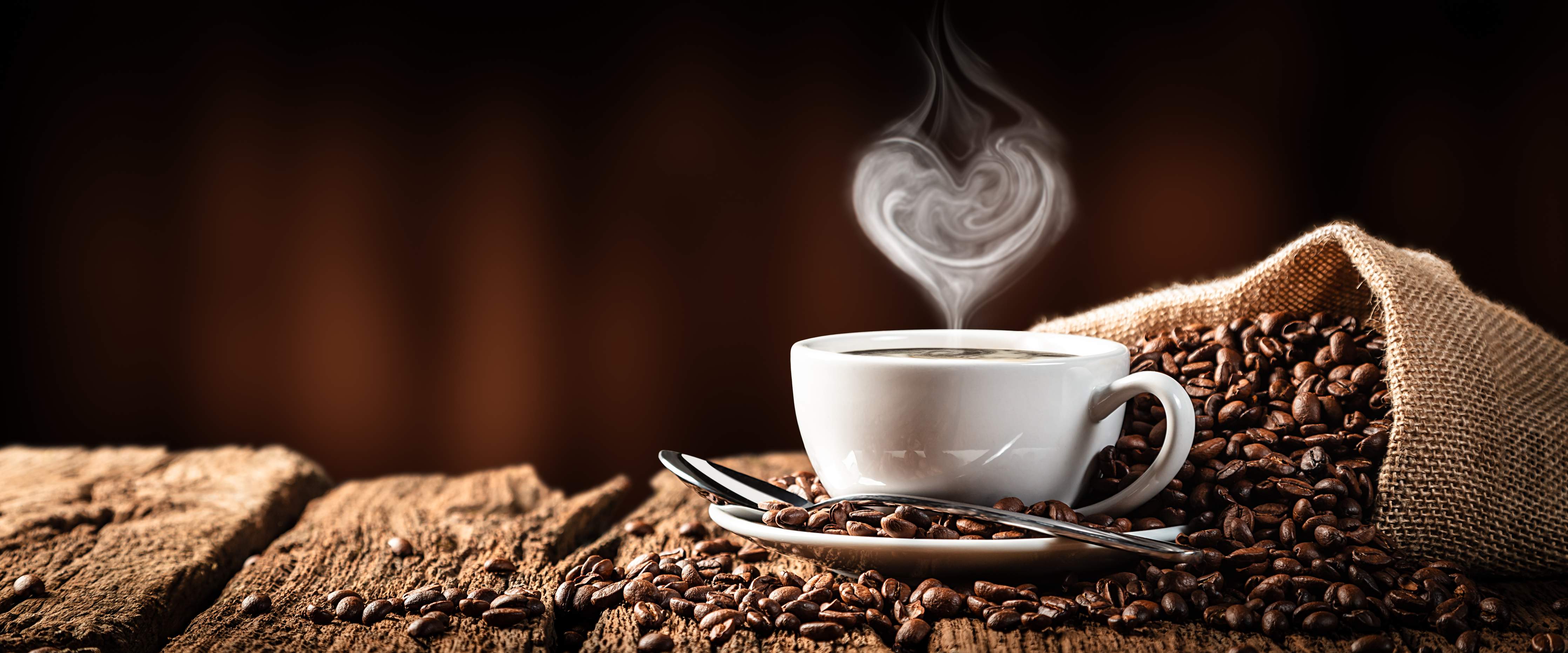 Große Wandbilder-Kaffeetasse mit herzförmigem Dampf