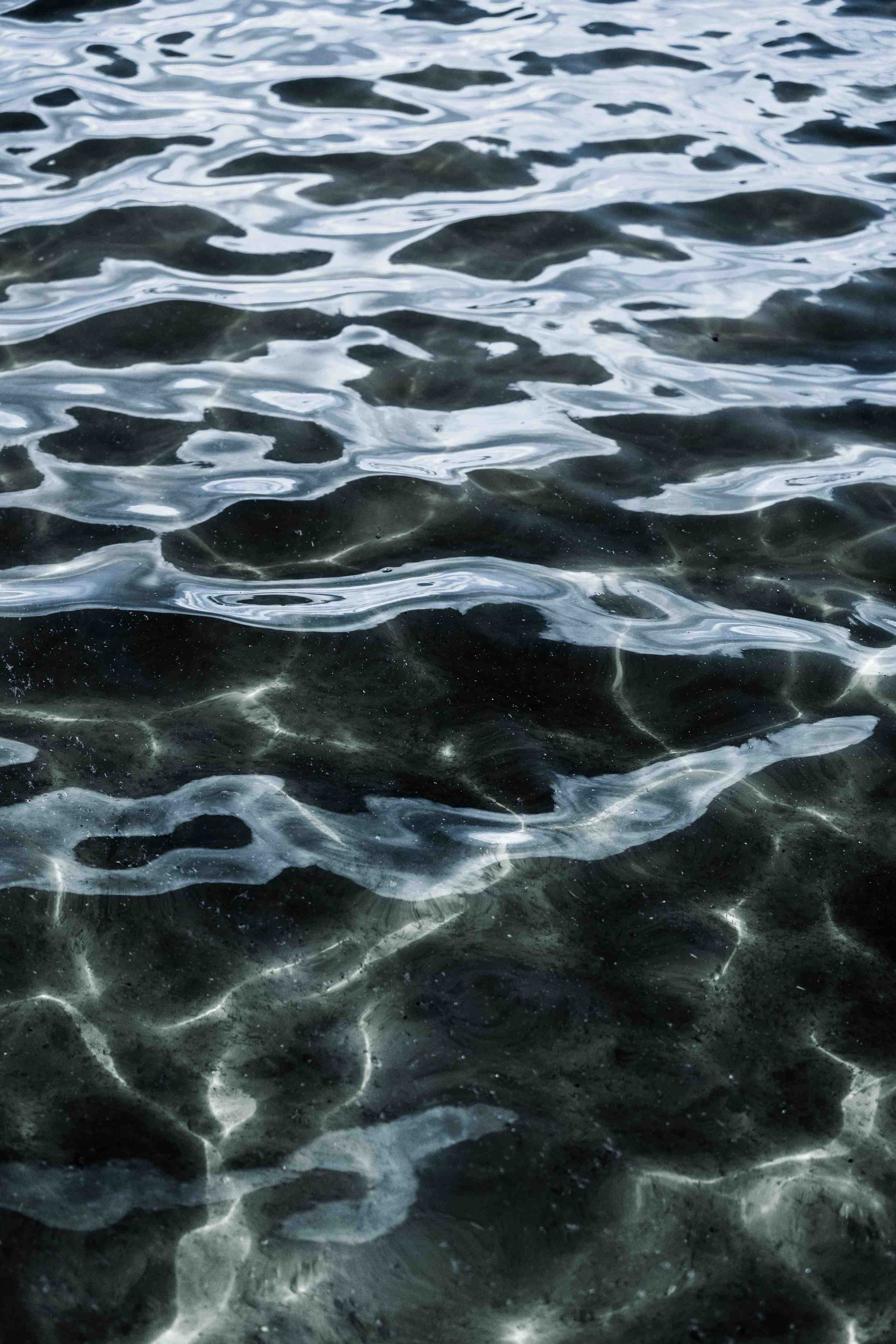 Große Wandbilder-Klares Wasser mit Lichtreflexen