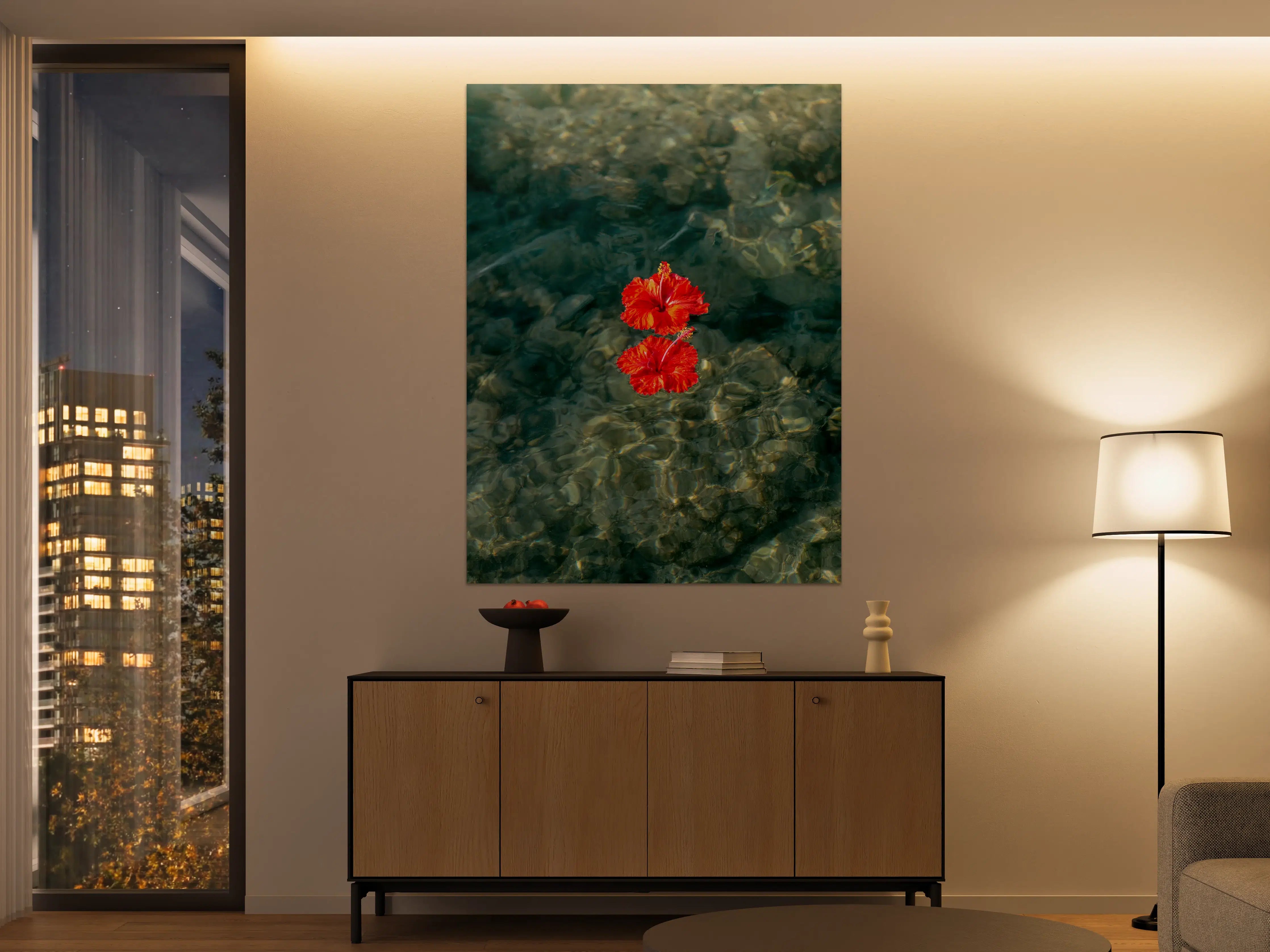 Große Wandbilder - Leuchtend rote Hibiskusblume auf klarem Wasser