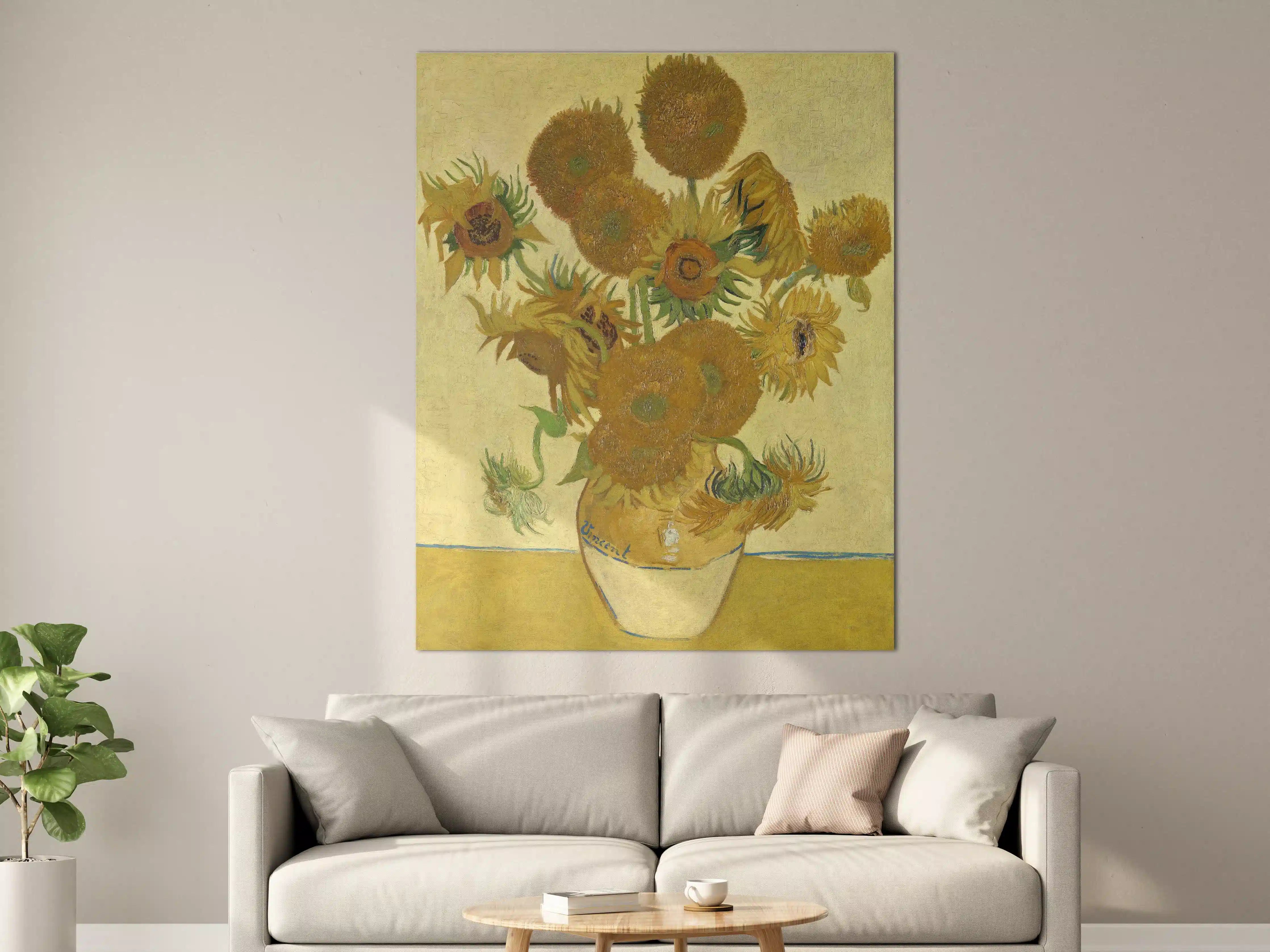 Große Wandbilder - Leuchtendes Sonnenblumenstillleben auf hellgelbem Hintergrund