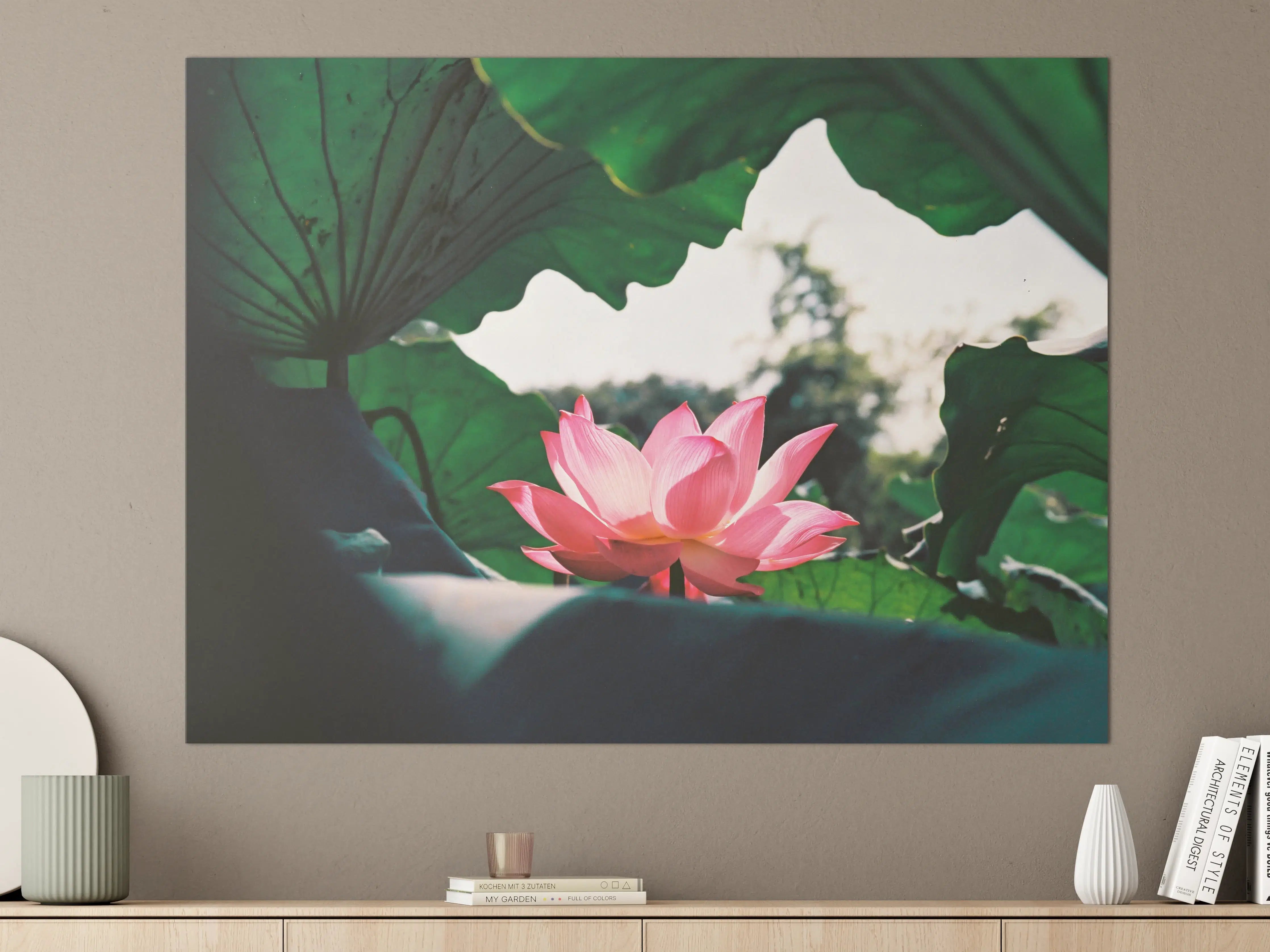 Große Wandbilder - Lotosblume inmitten von Blättern