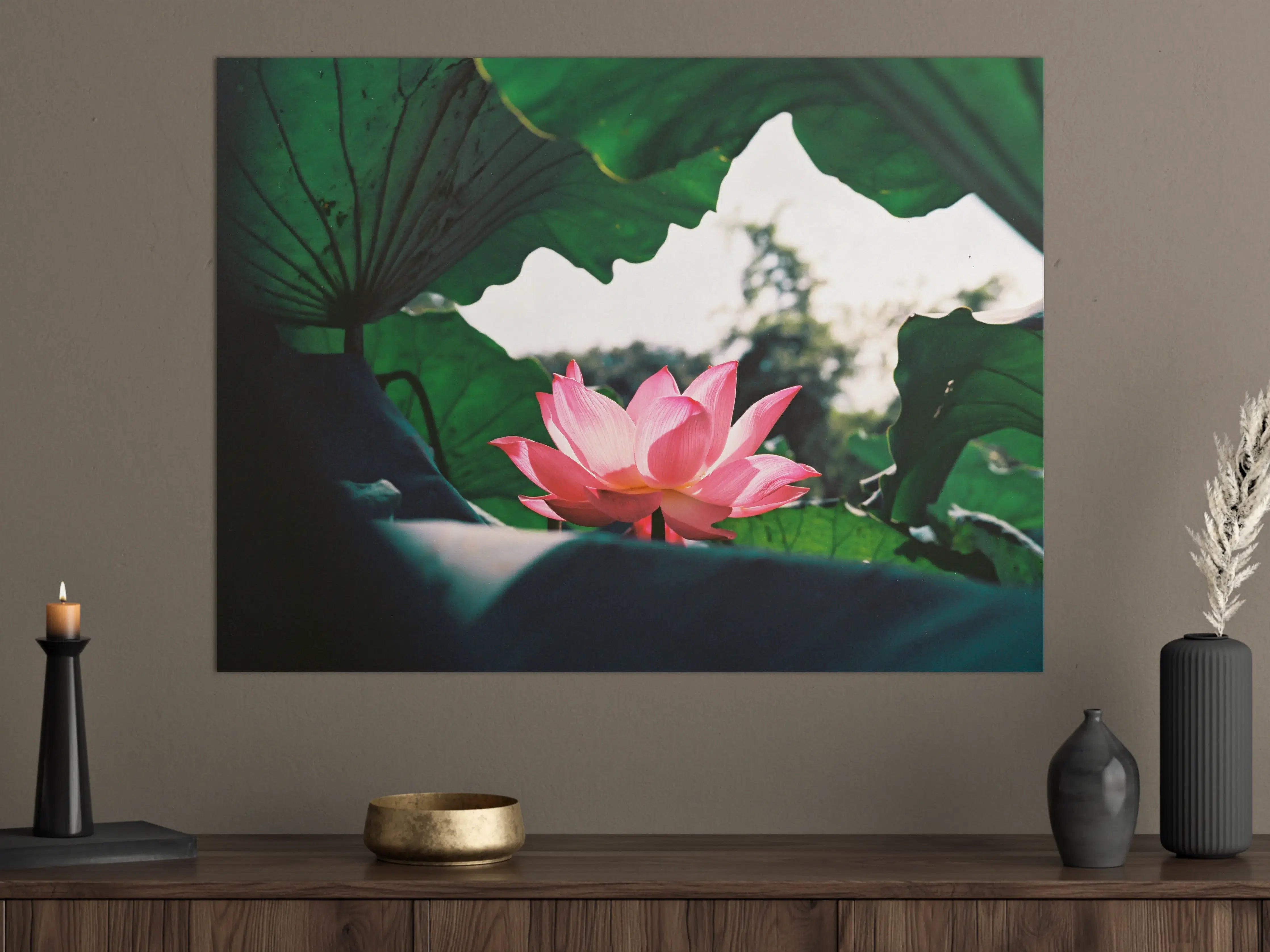 Große Wandbilder - Lotosblume inmitten von Blättern