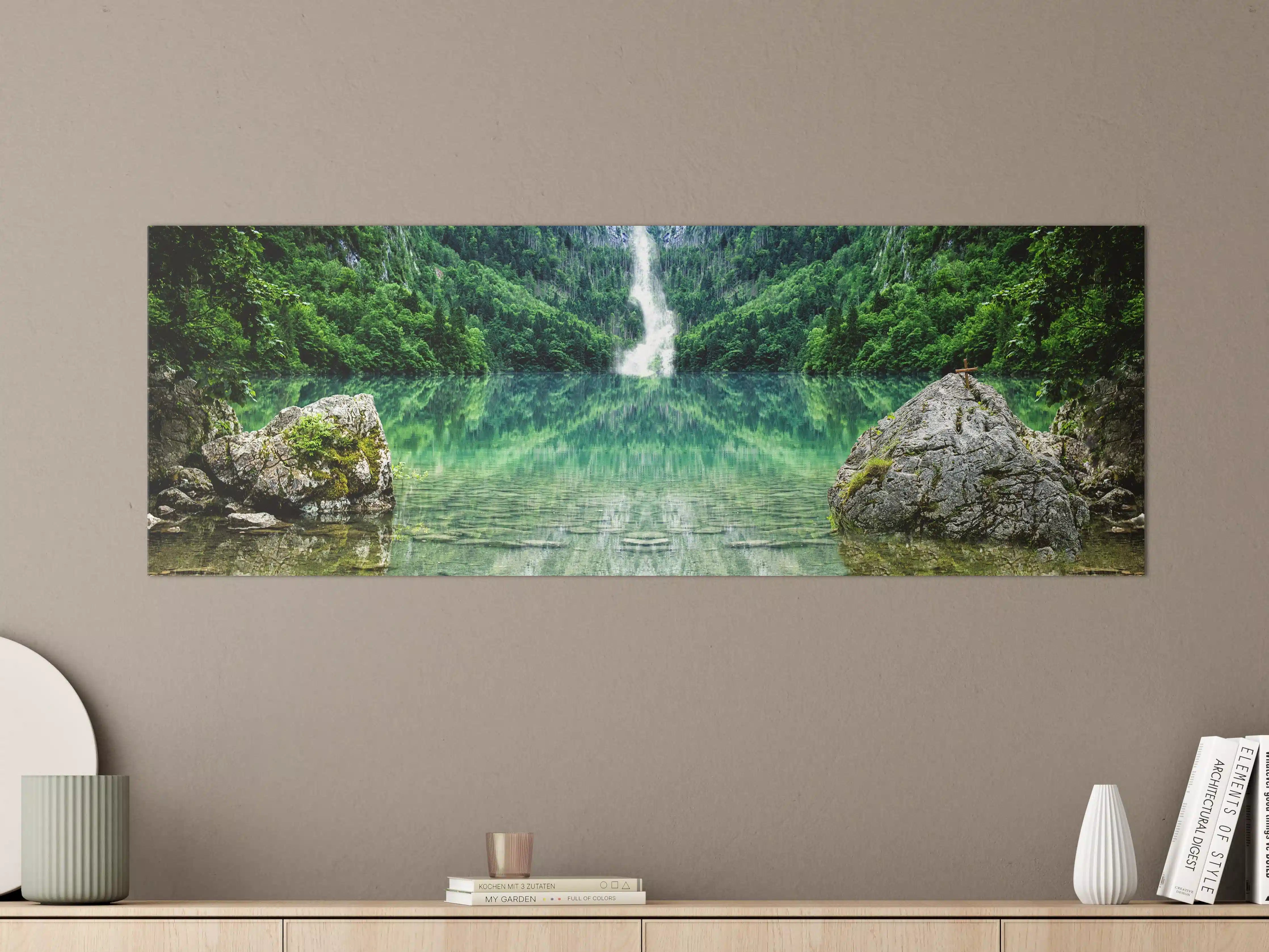 Große Wandbilder - Majestätischer Wasserfall im grünen Wald