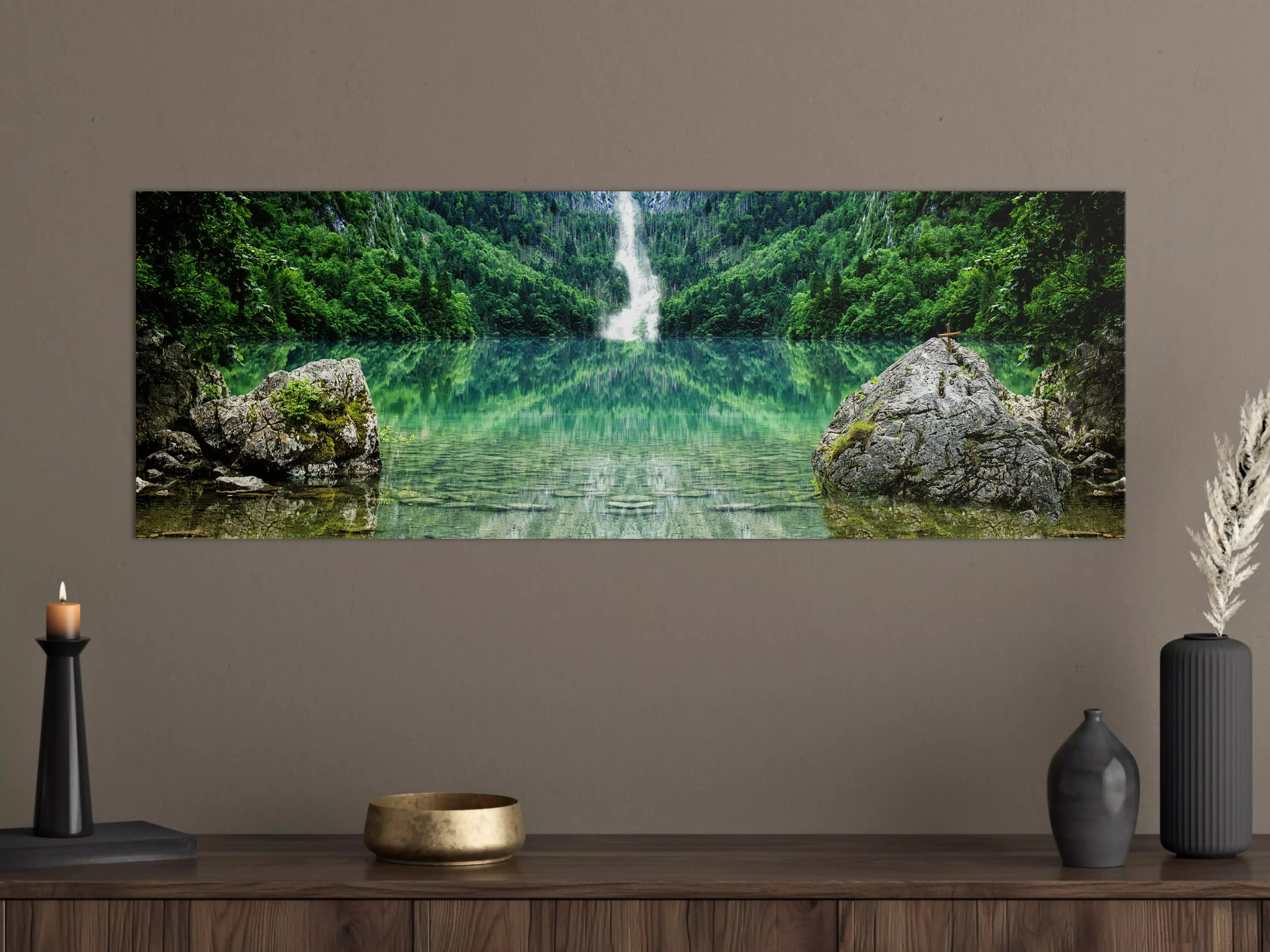 Große Wandbilder - Majestätischer Wasserfall im grünen Wald