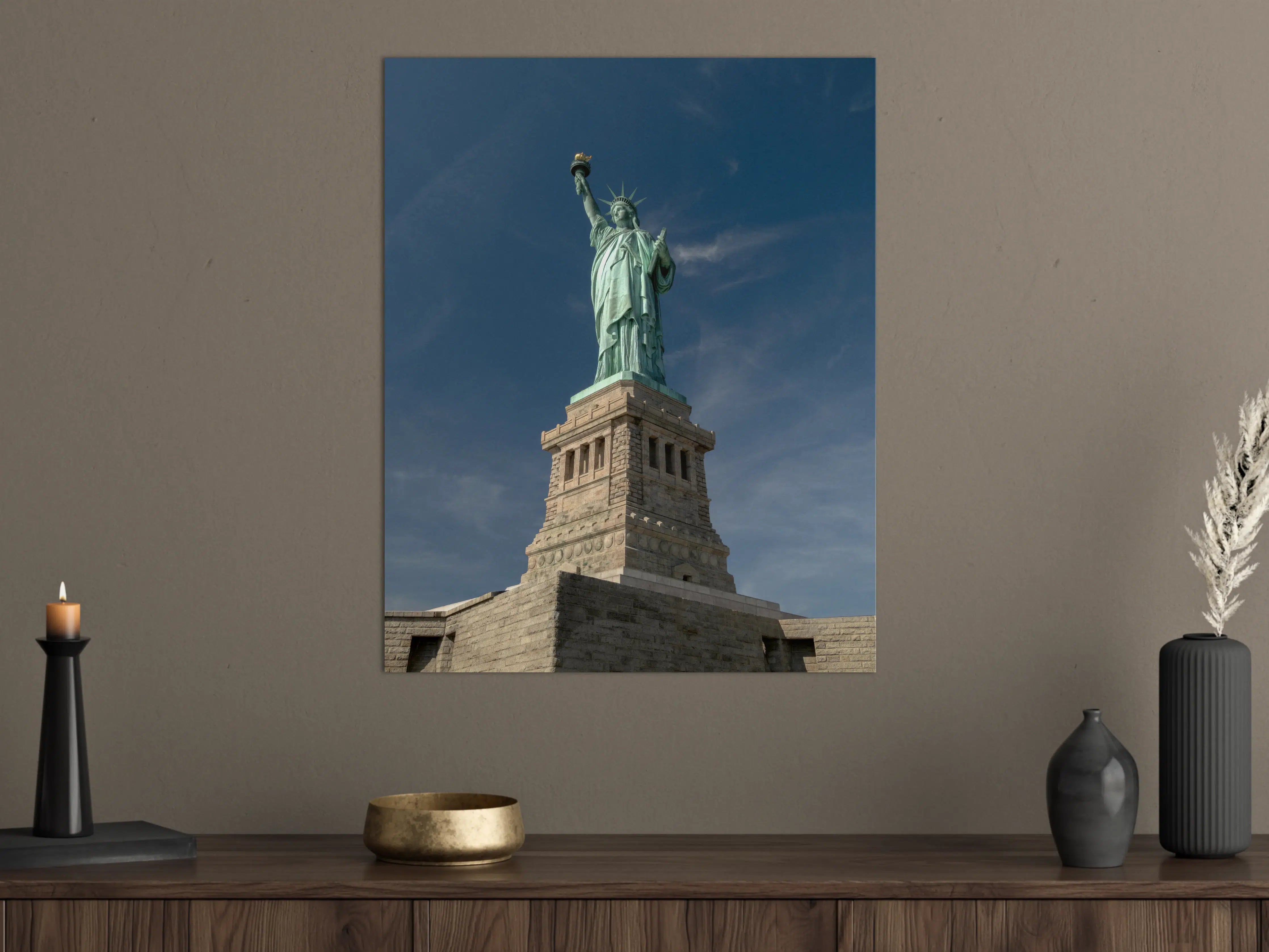 Große Wandbilder - Majestatische Freiheitsstatue vor blauer Himmel