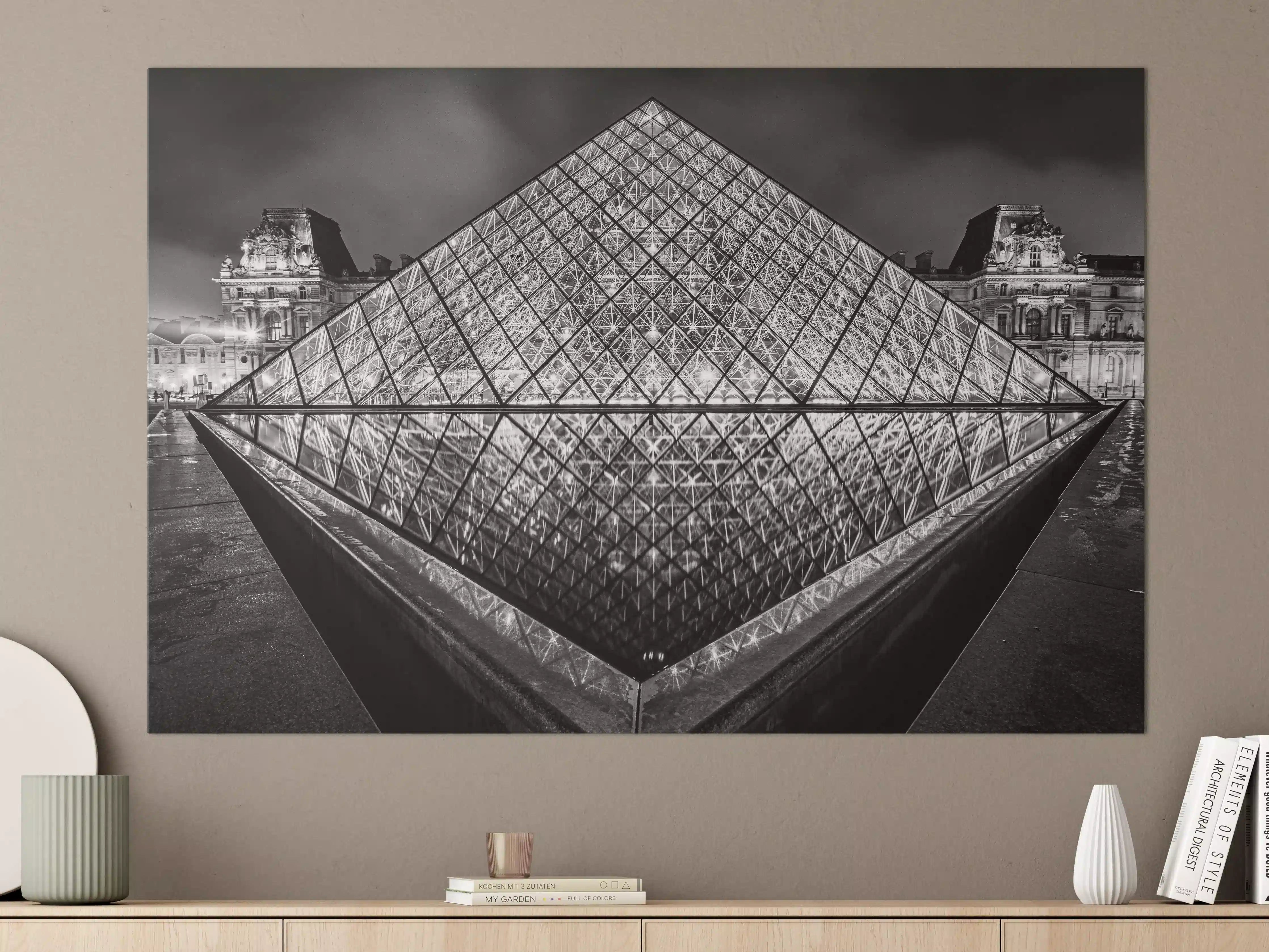 Große Wandbilder - Moderne Pyramidenstruktur bei Nacht