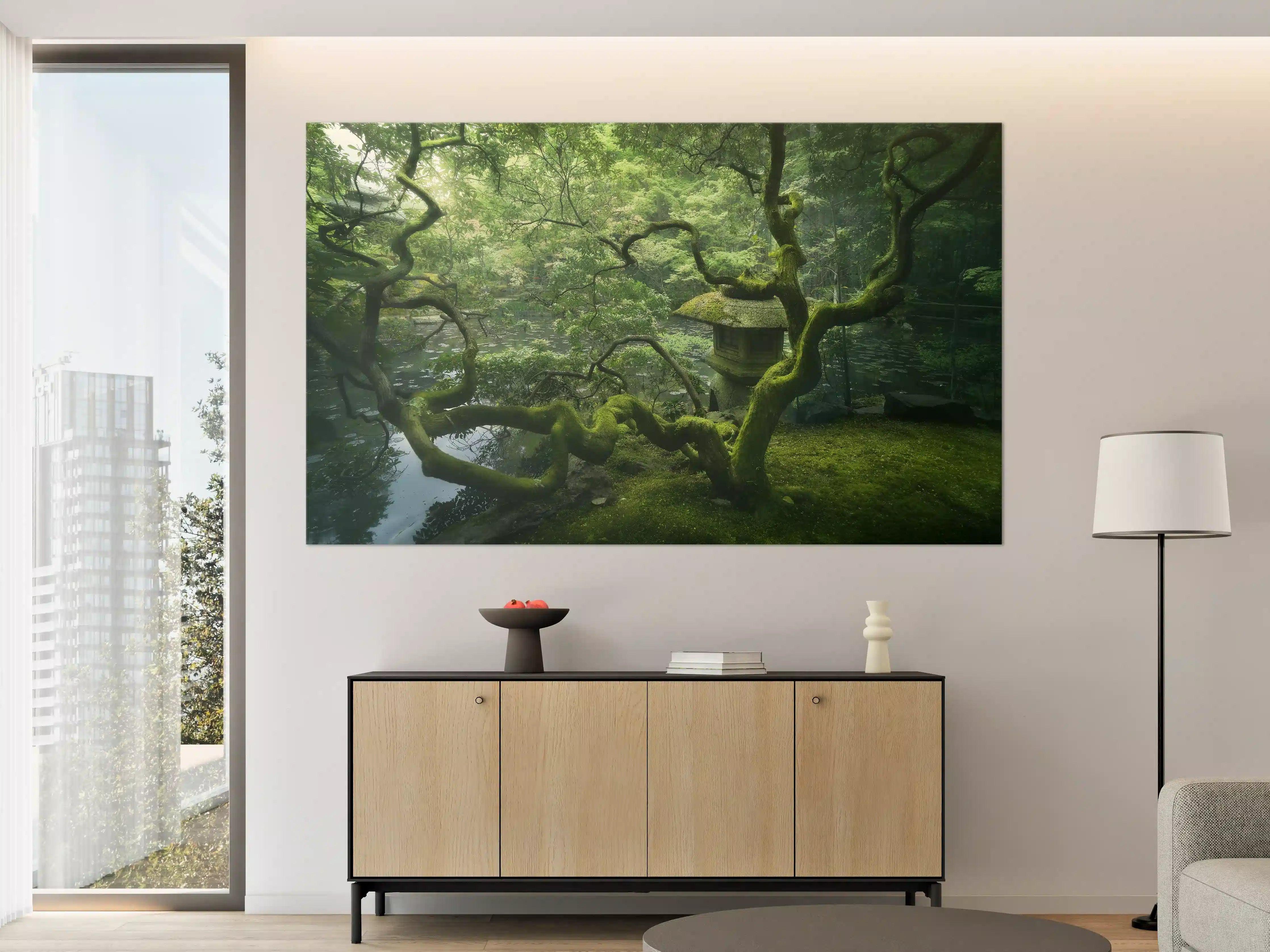 Große Wandbilder - Mystischer grün bewachsener Baum im Zen-Garten