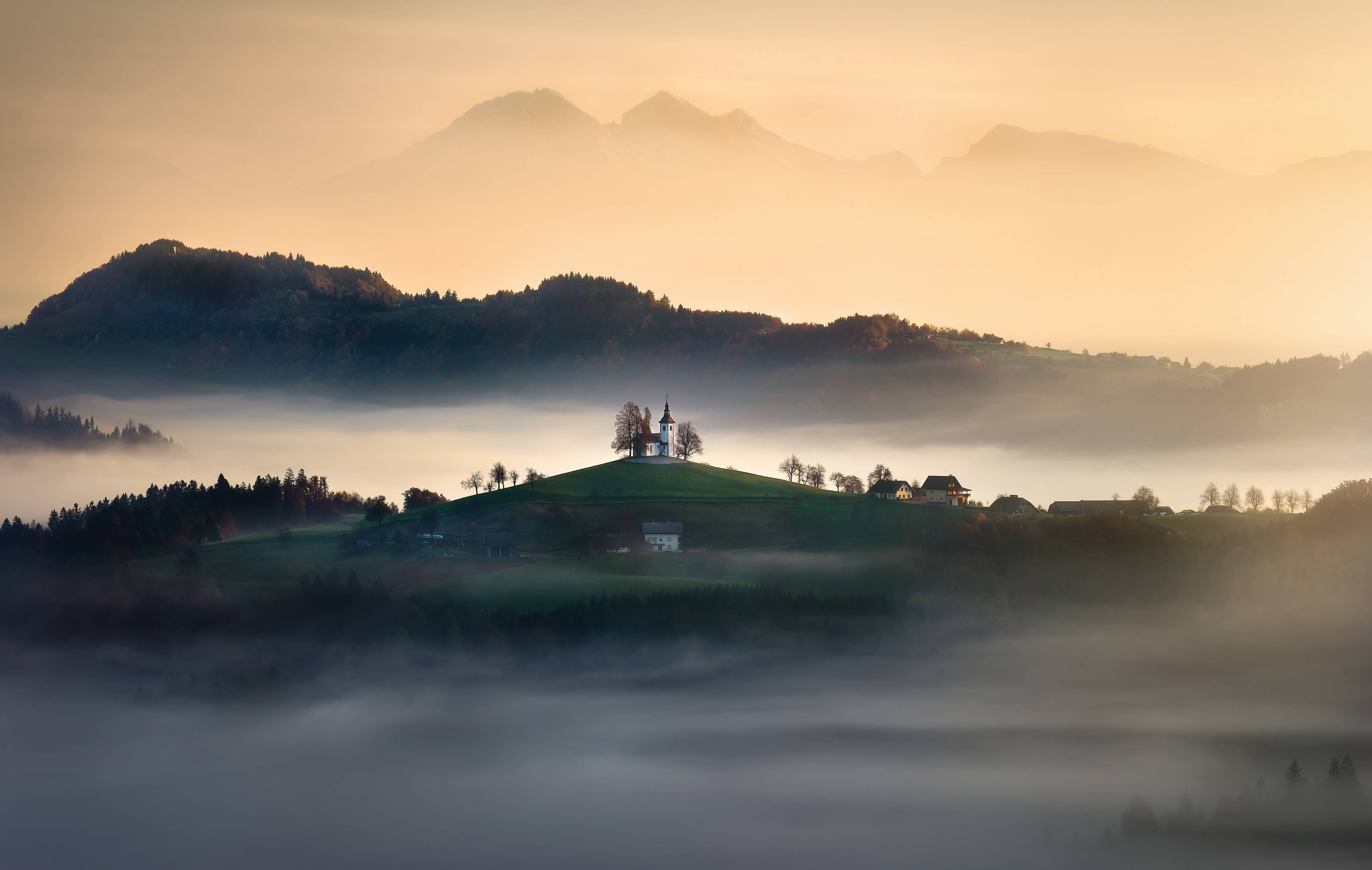 Große Wandbilder-Neblige Hügellandschaft bei Sonnenaufgang