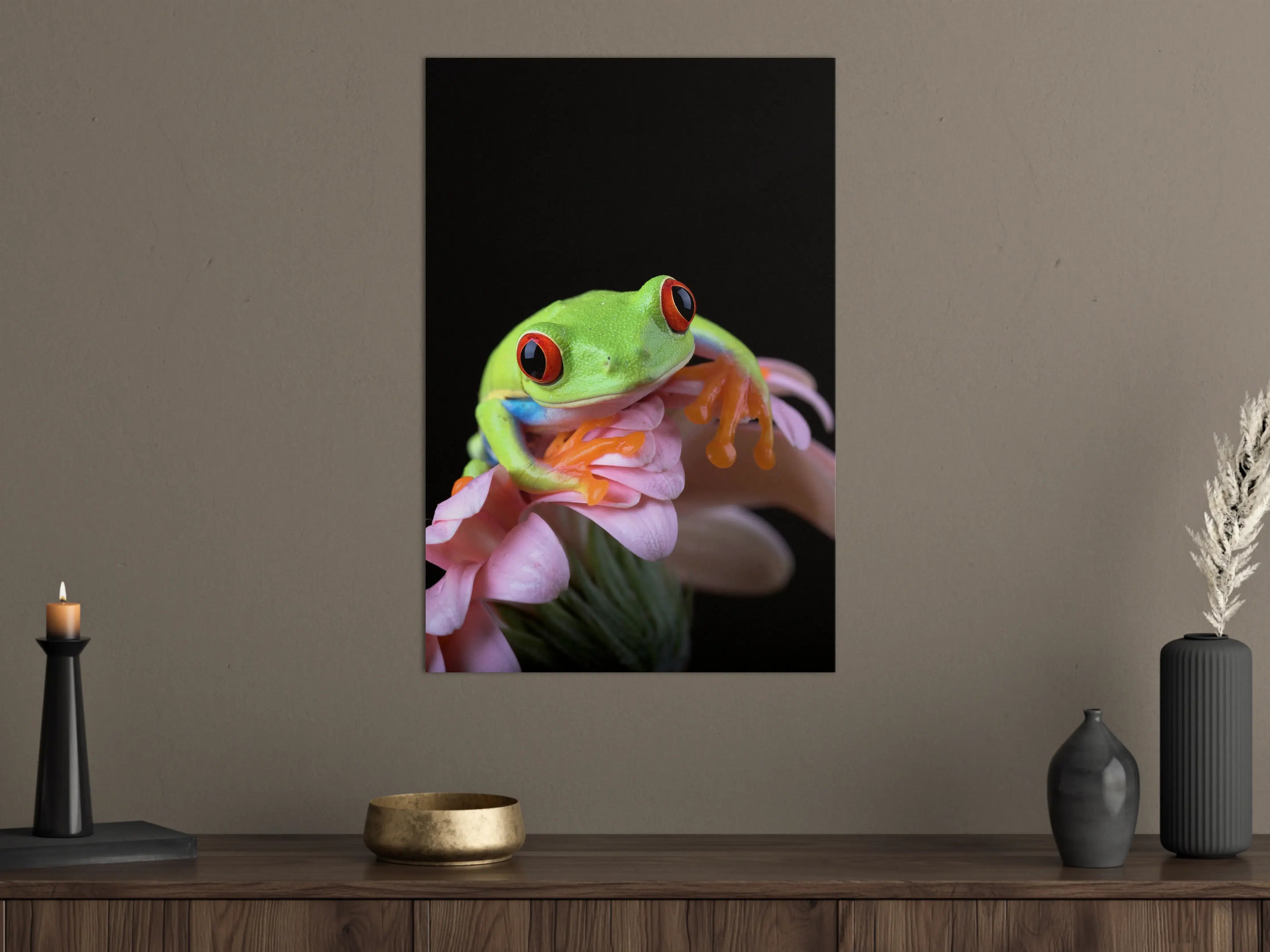 Große Wandbilder - Neongrüner Frosch auf blumigem Hintergrund