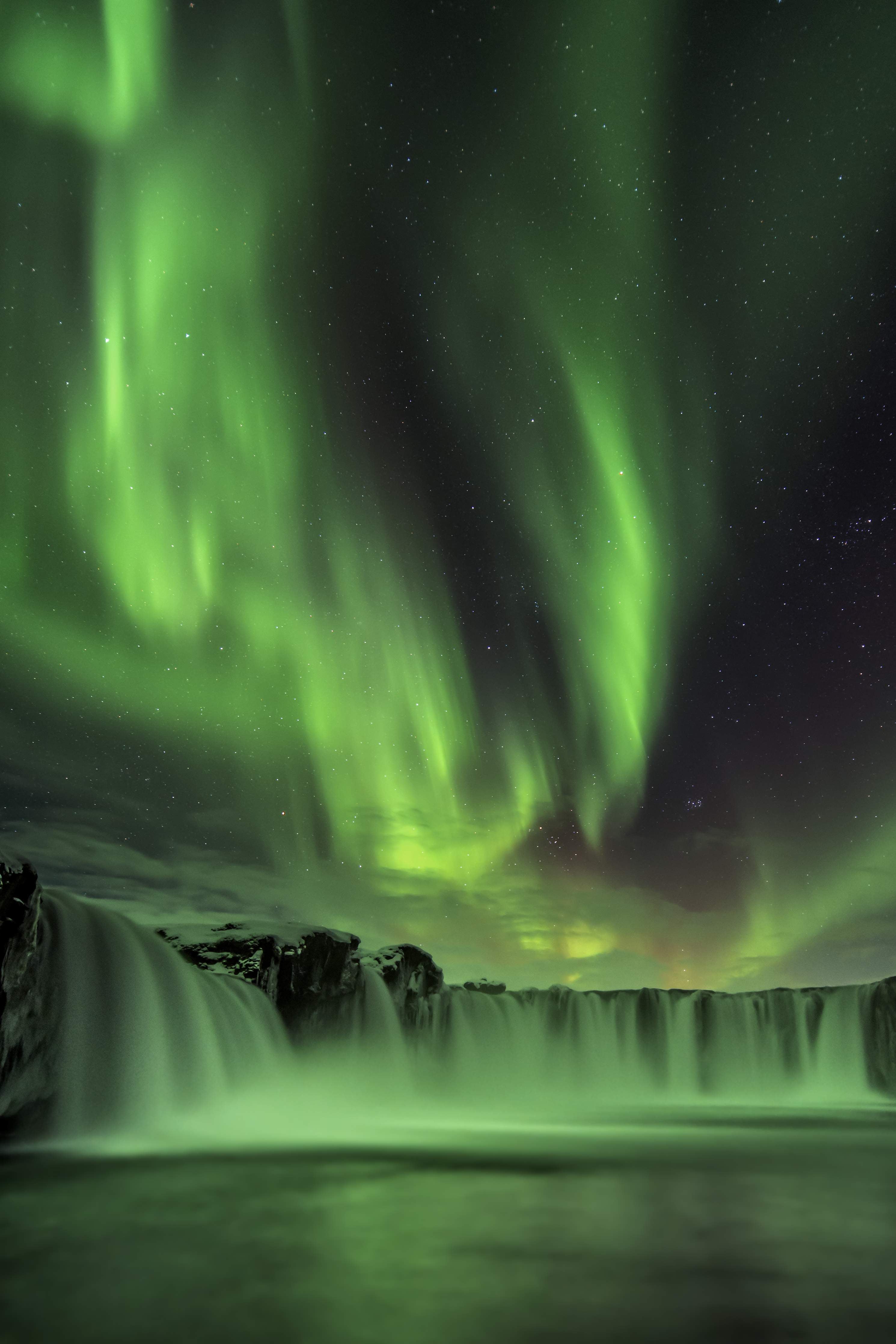 Große Wandbilder-Nordlicht über Wasserfall