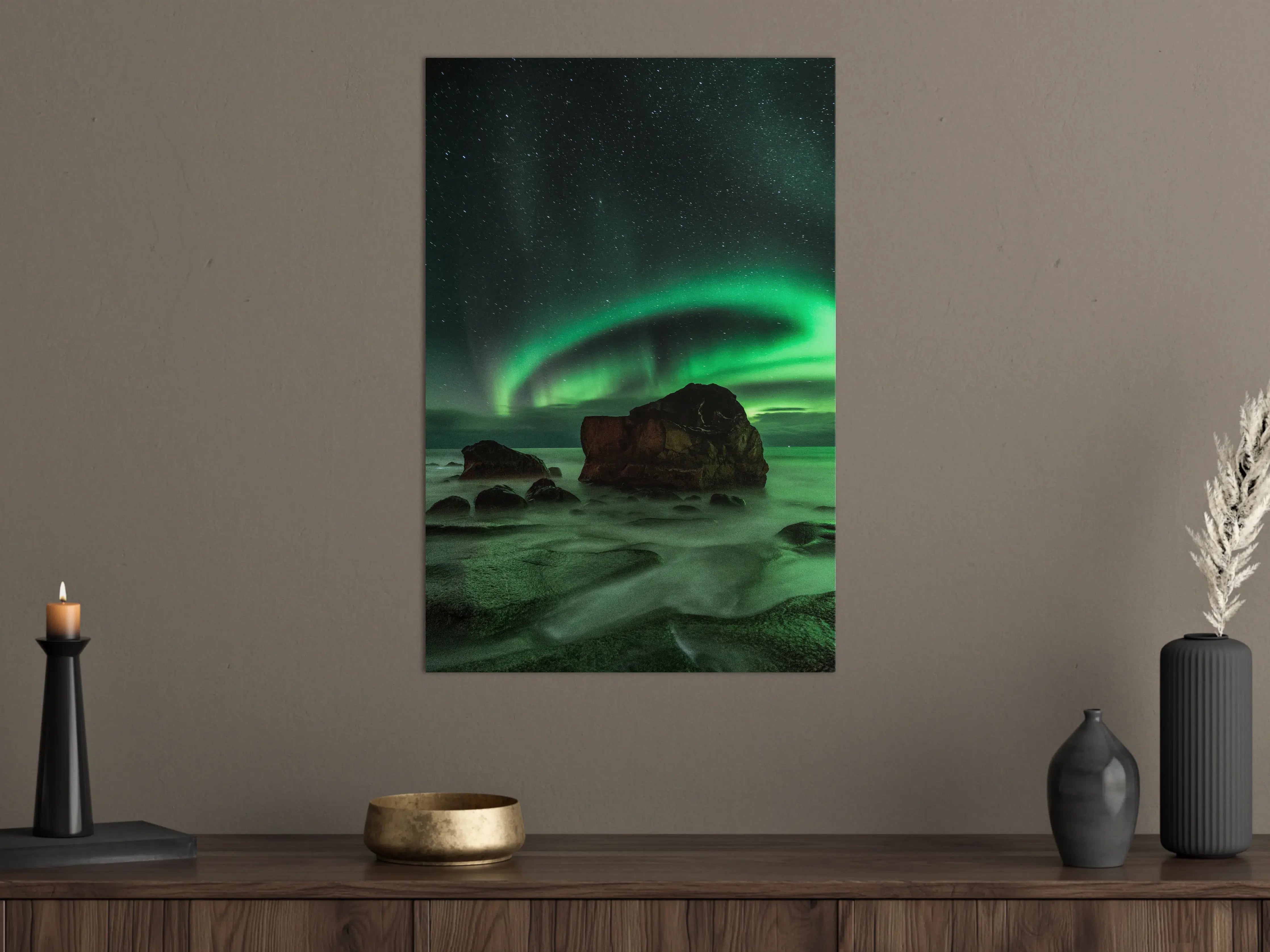 Große Wandbilder - Nordlichter über Felsen am Meer