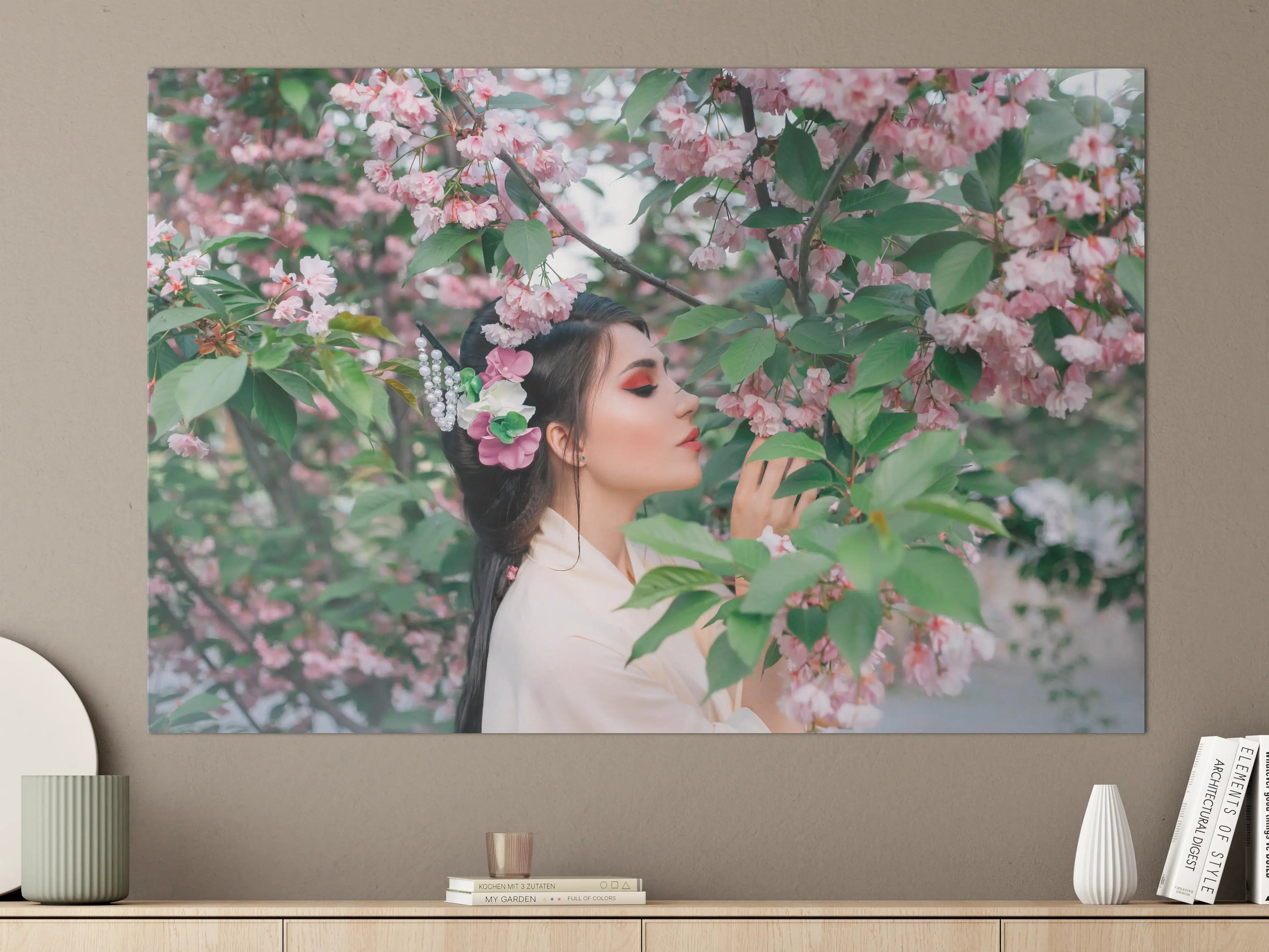 Große Wandbilder - Orientalische Frau in Sakura-Blüten