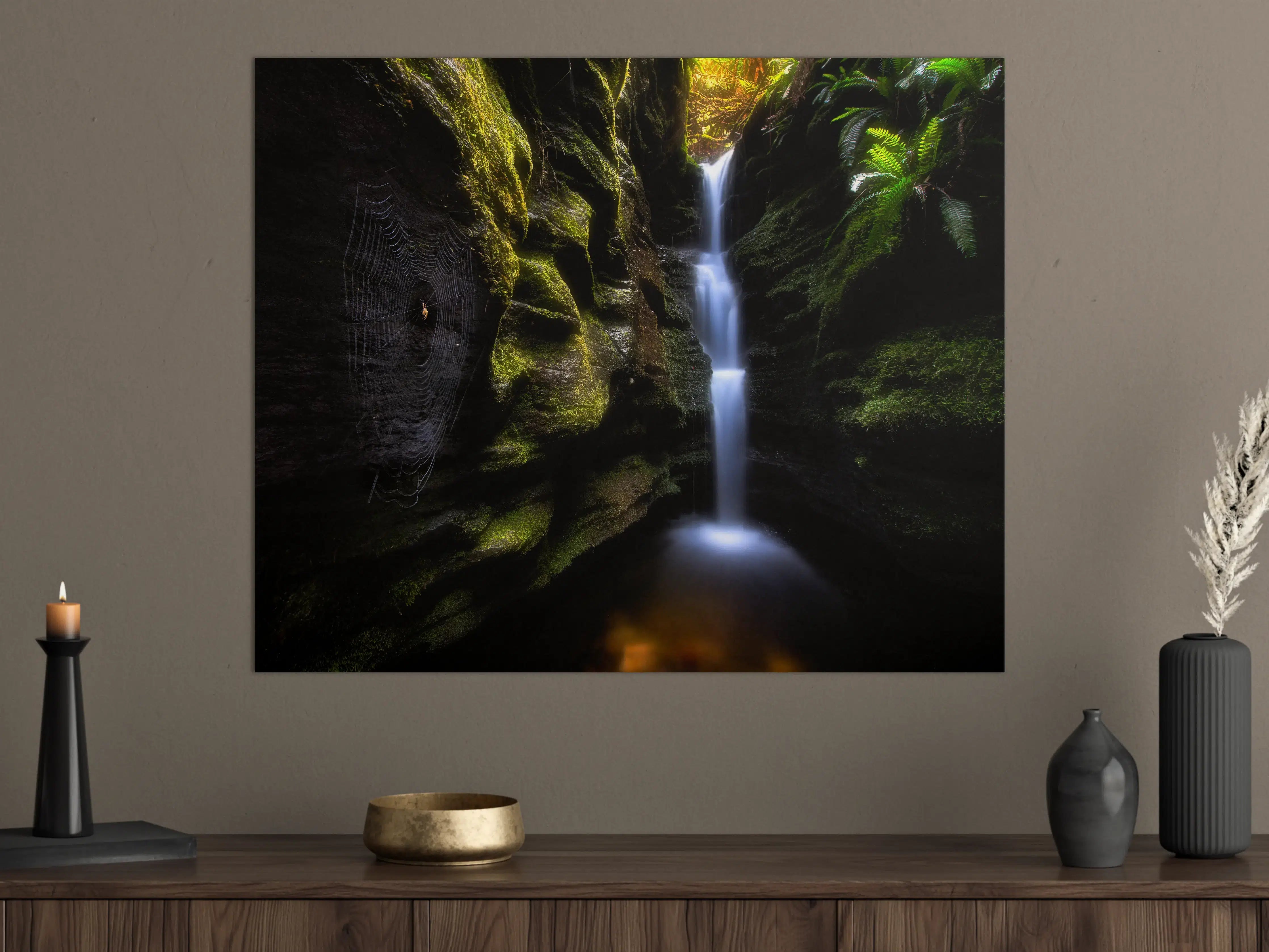 Große Wandbilder - Sanfter Wasserfall in grünem Tal