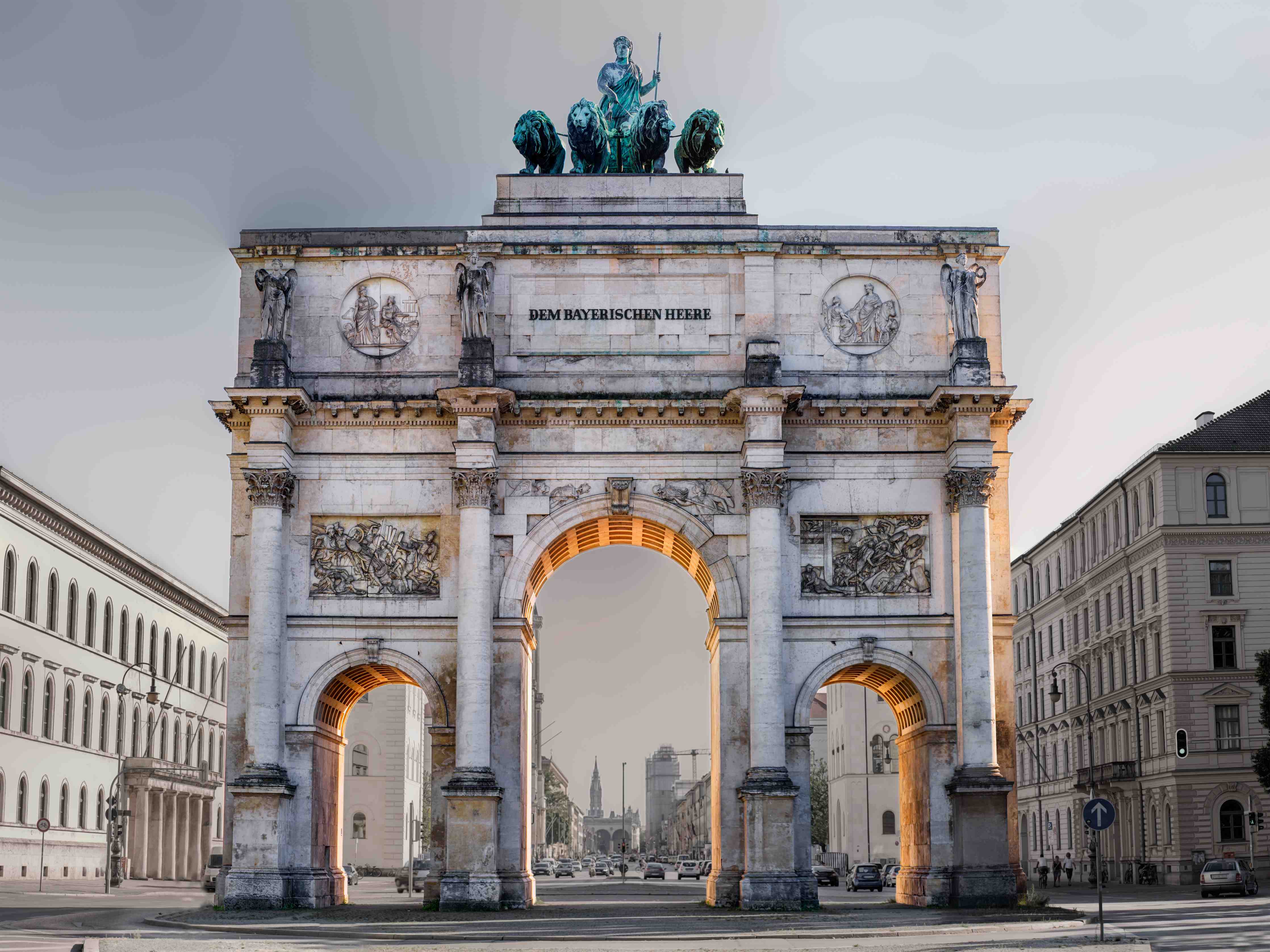 Große Wandbilder-Siegestor in München an der Leopoldstraße