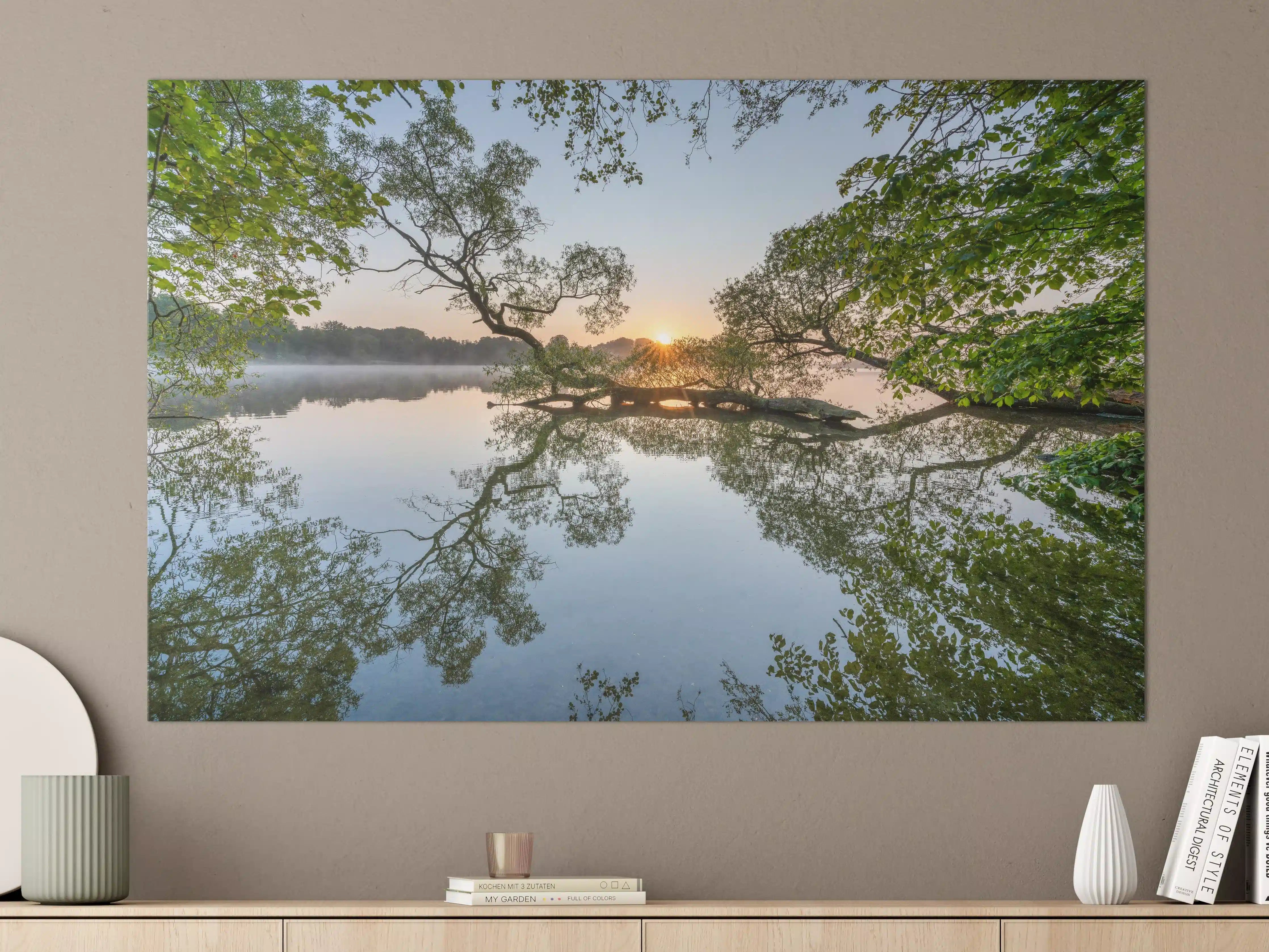 Große Wandbilder - Sonnenaufgang über dem ruhigen Fluss mit Baumreflexionen