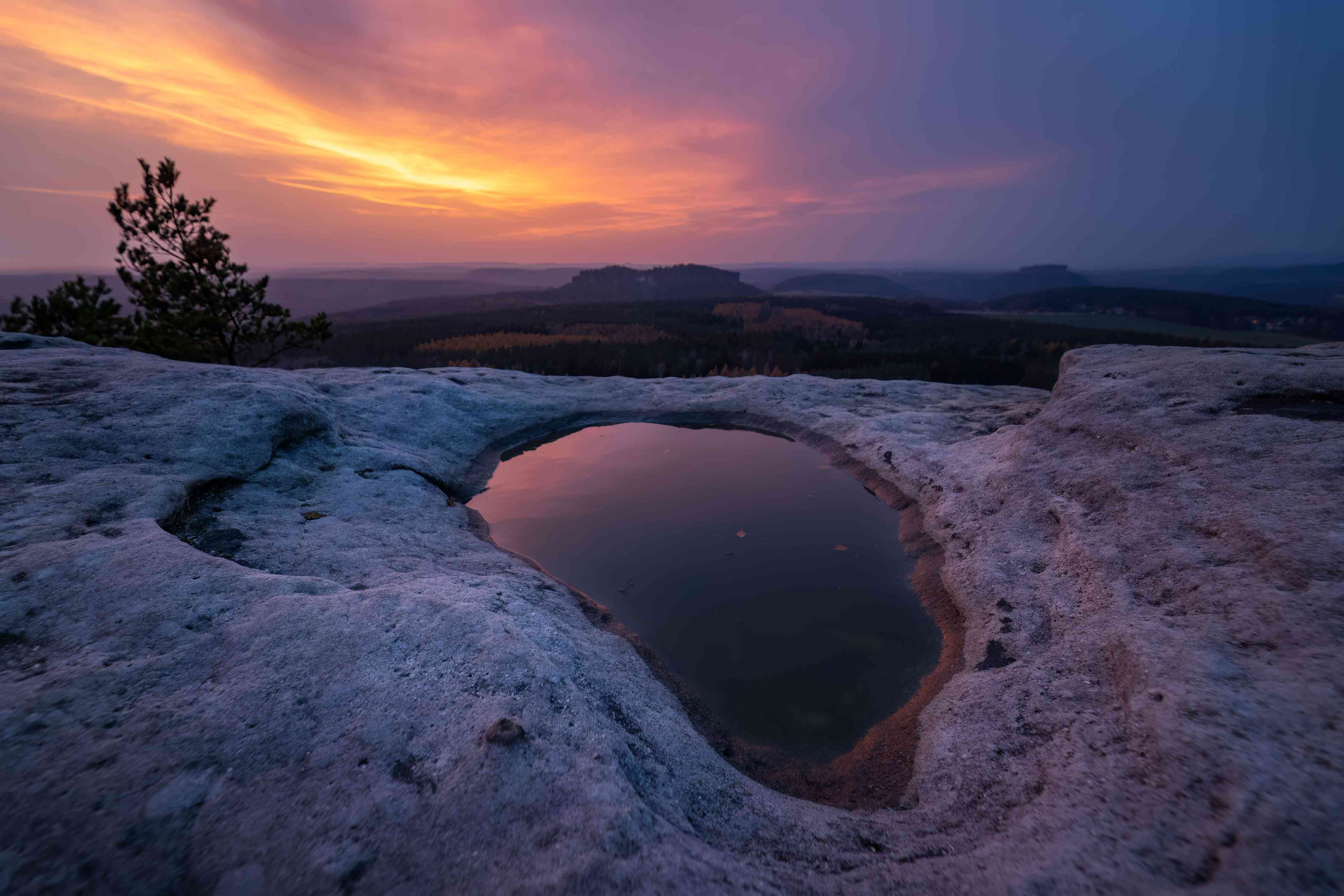Große Wandbilder-Sonnenuntergang über der Natur mit Felsen und Wasser