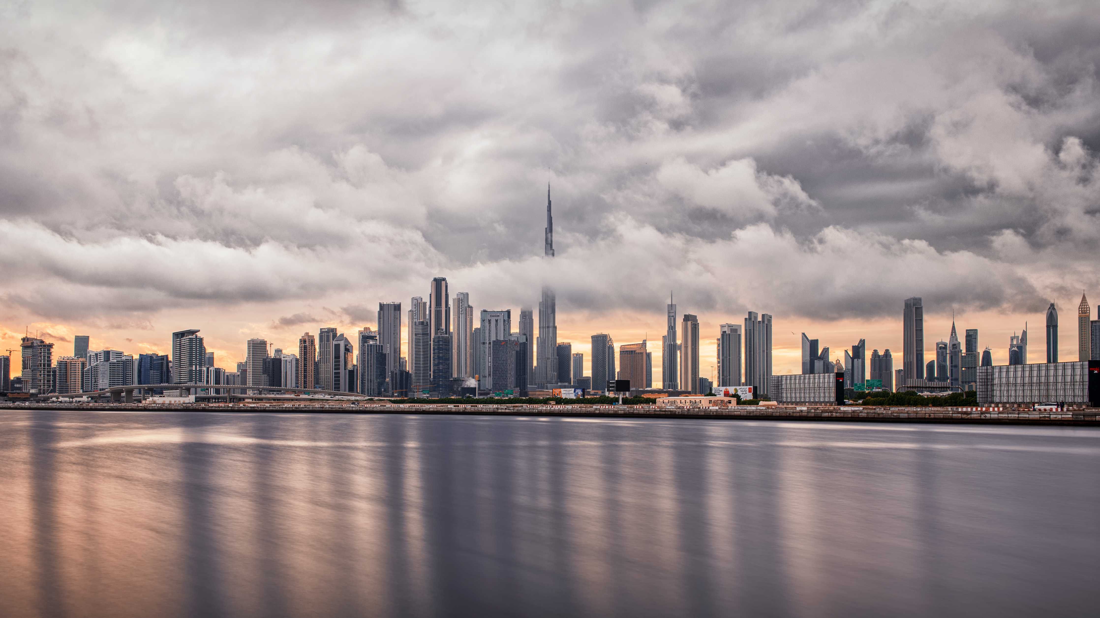 Große Wandbilder-Stadt skyline bei bewölktem Himmel