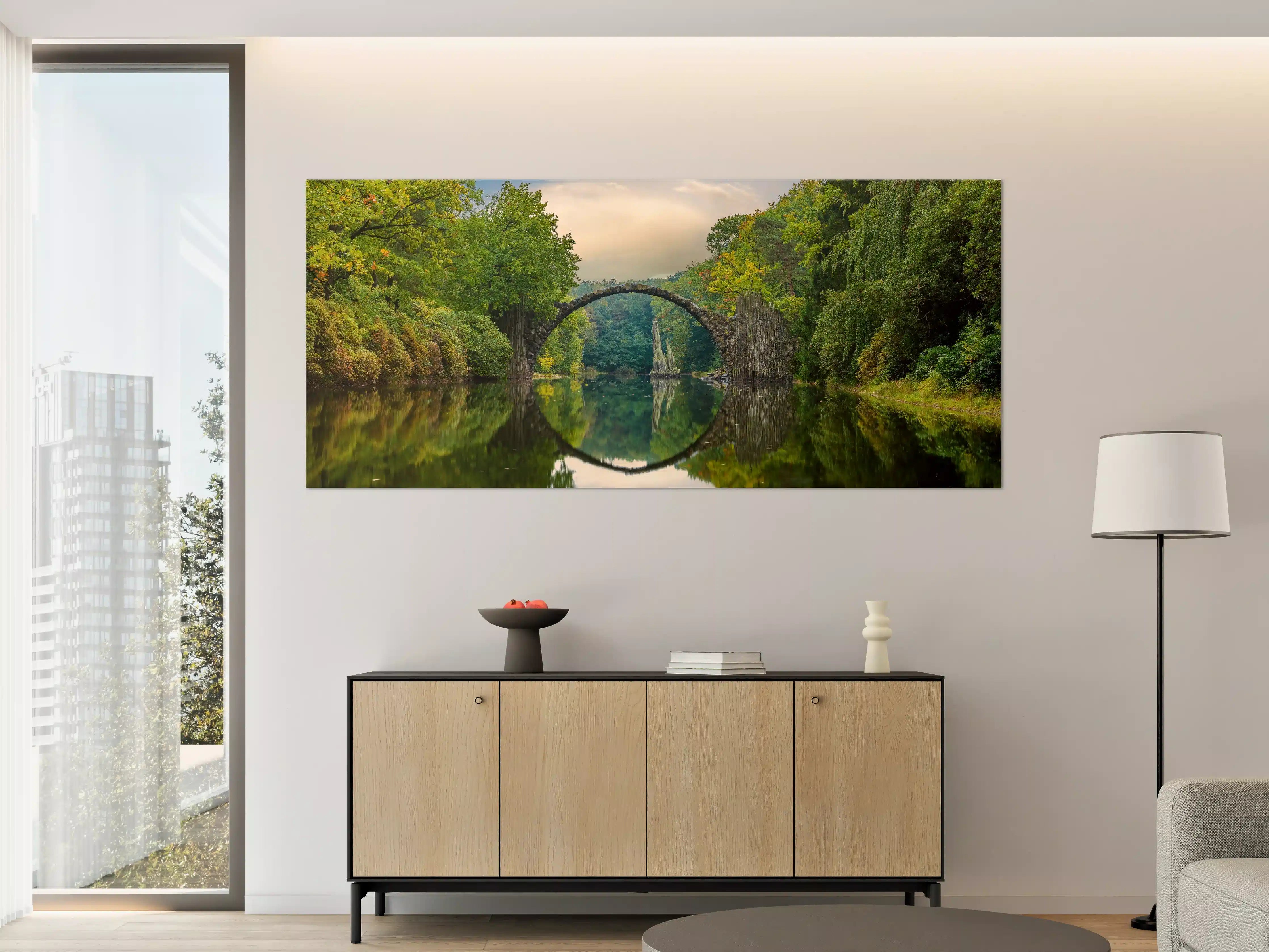 Große Wandbilder - Steinbrücke über Fluss im Wald