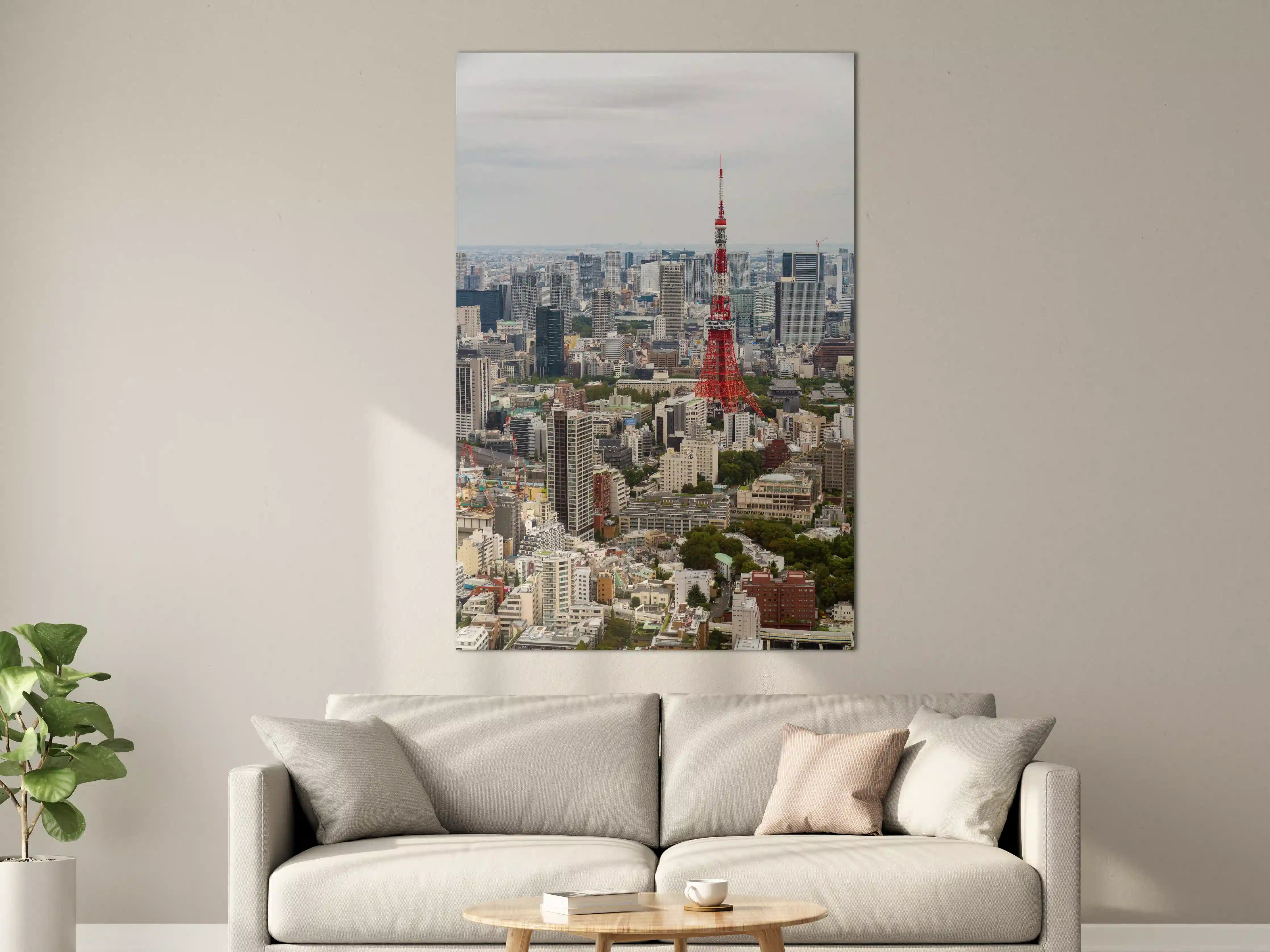 Große Wandbilder - Tokyo Tower in der Skyline bei bewölktem Himmel