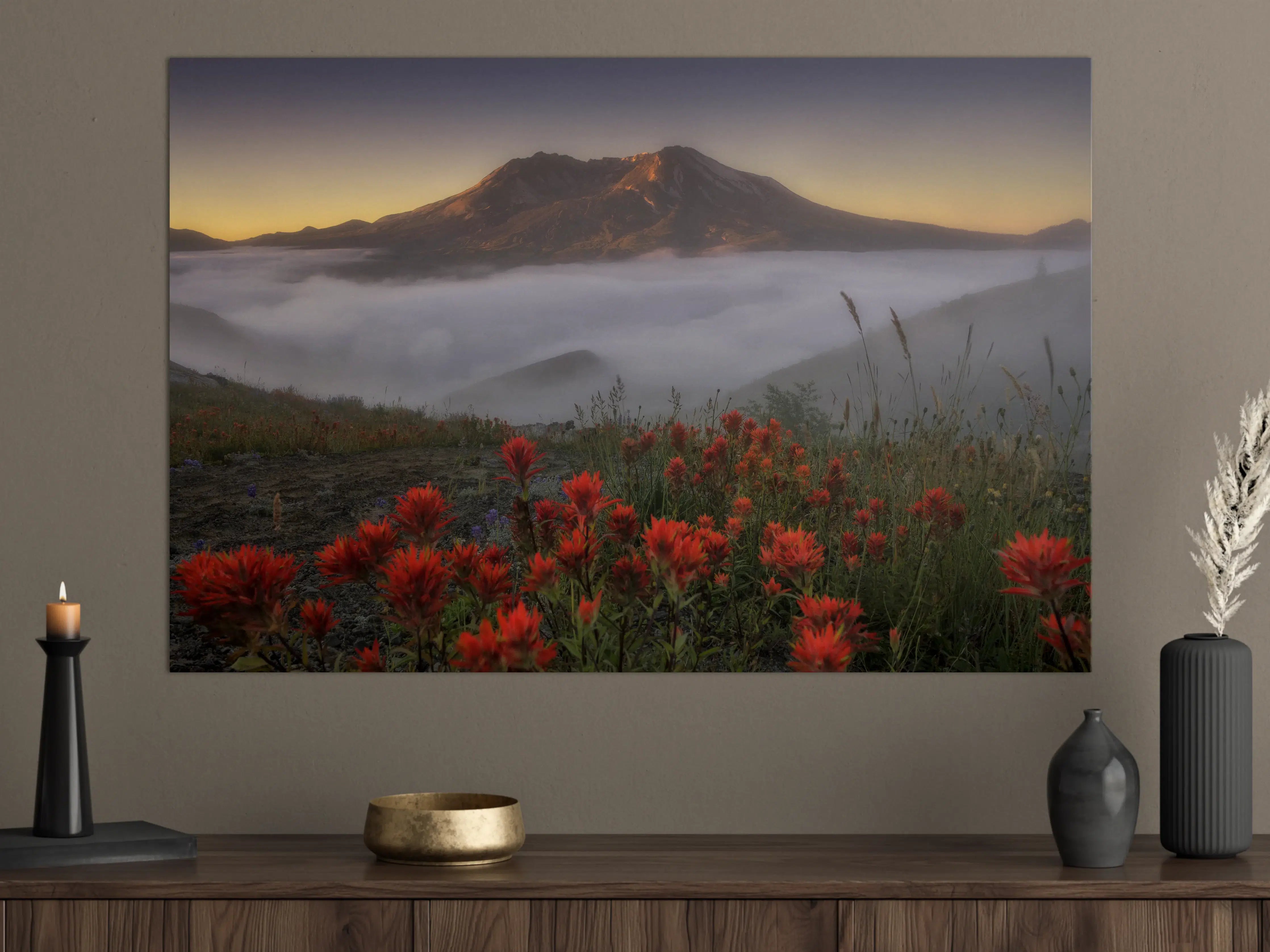 Große Wandbilder - Vulkan im Morgenlicht mit roten Blumen