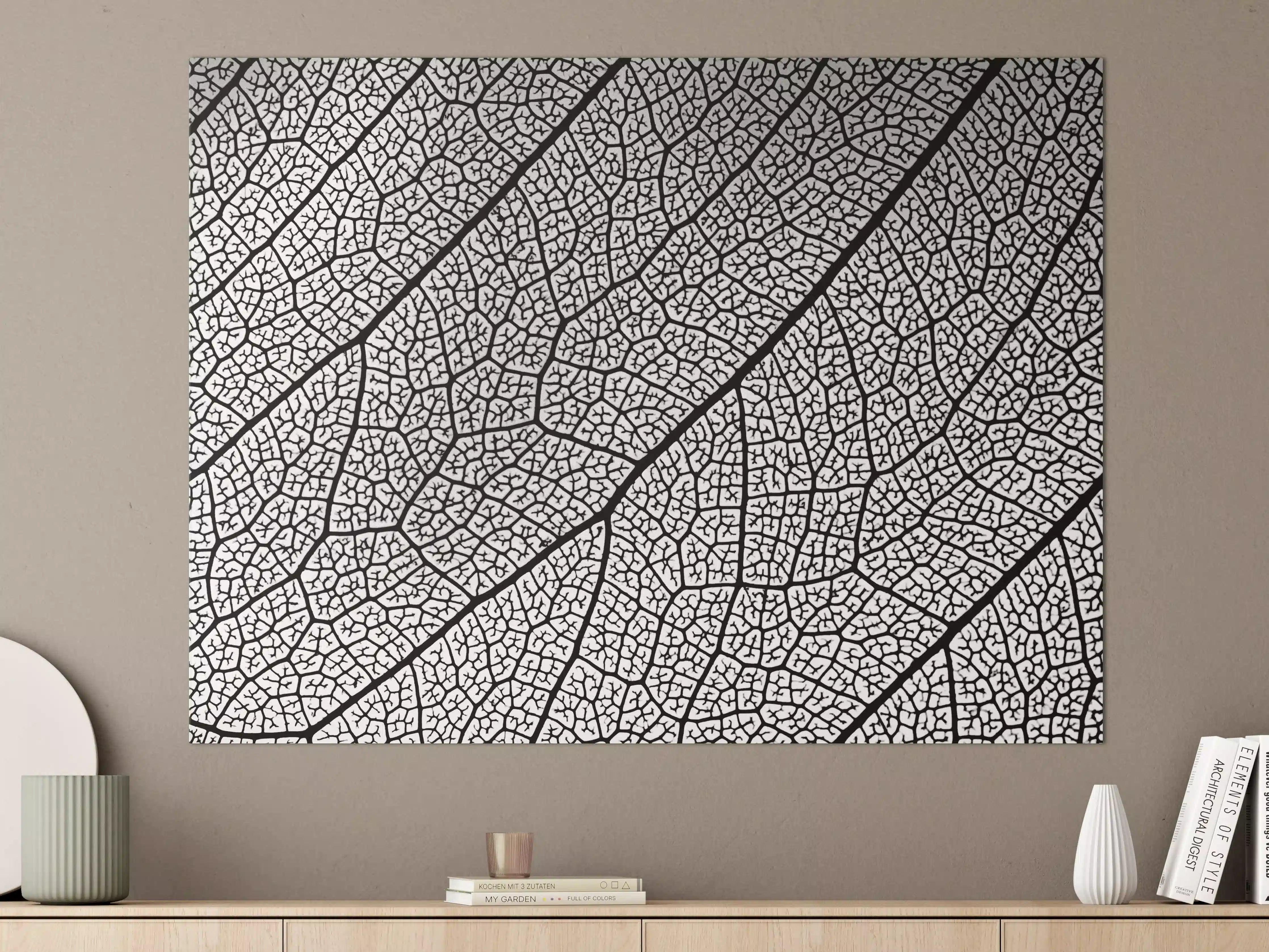 Große Wandbilder - Weiße und schwarze Blattform mit filigranen Details