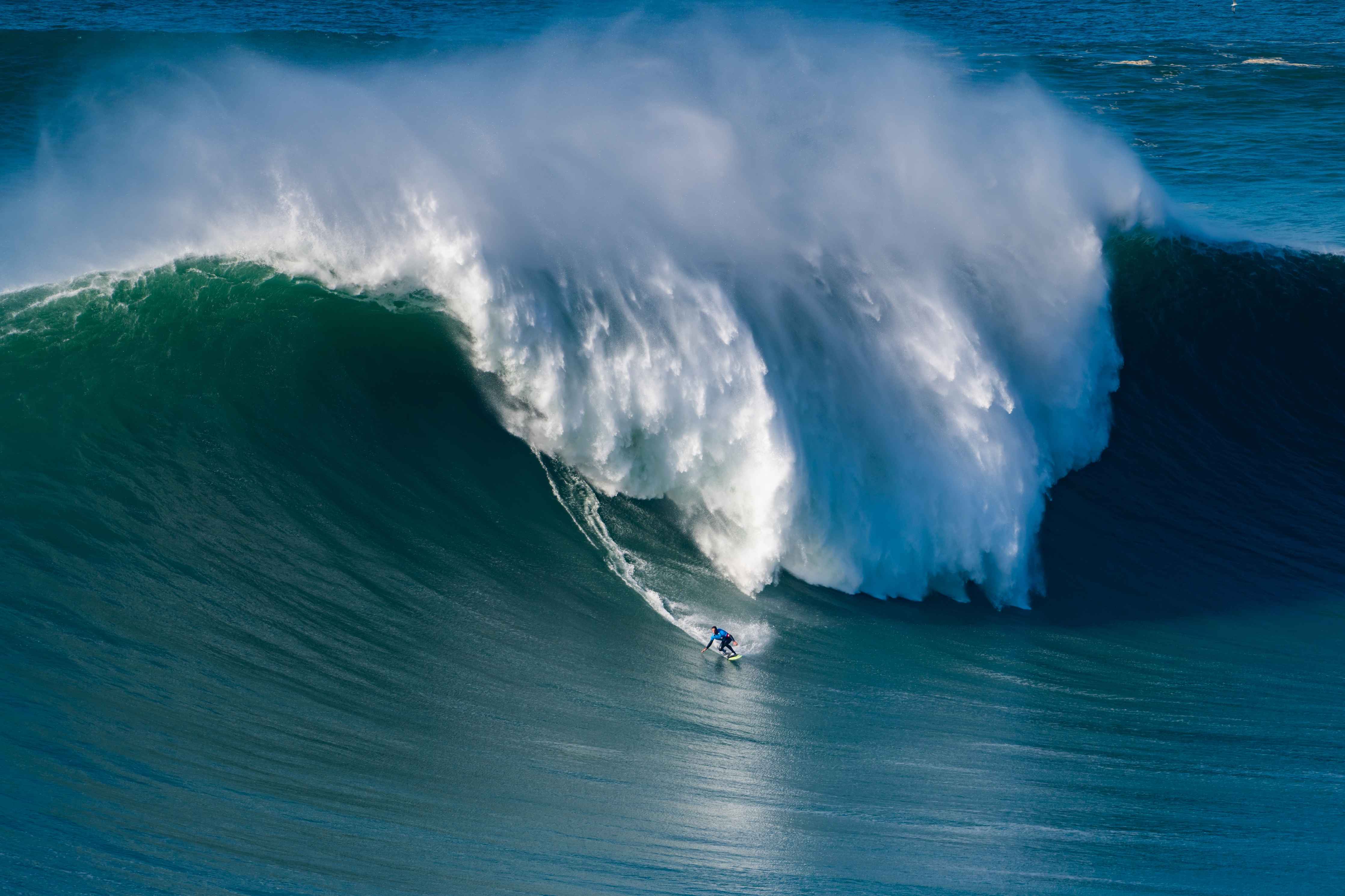 Große Wandbilder-Wellenreiten auf riesiger Welle
