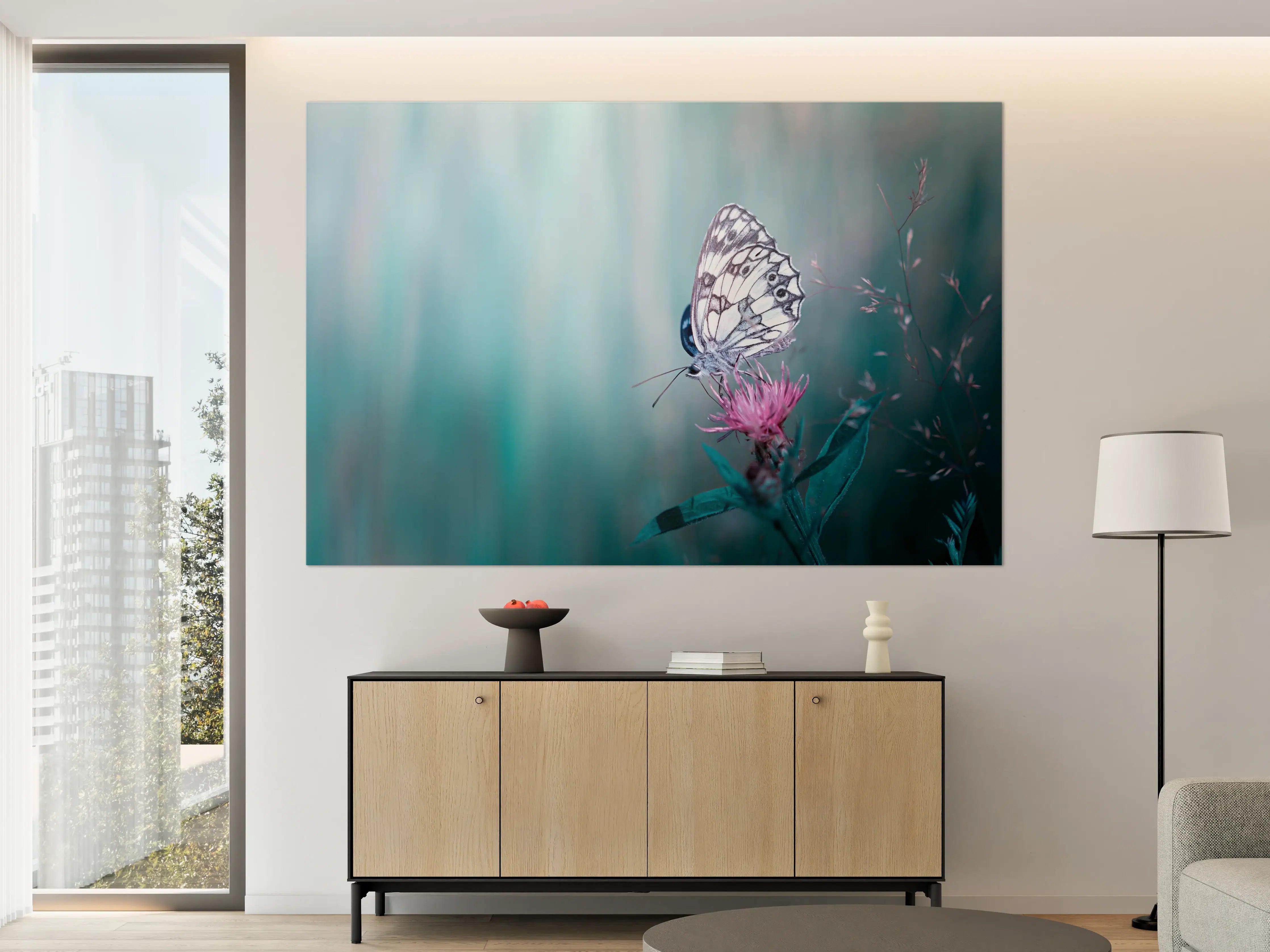 Große Wandbilder - Zart schimmernder Schmetterling auf Blume