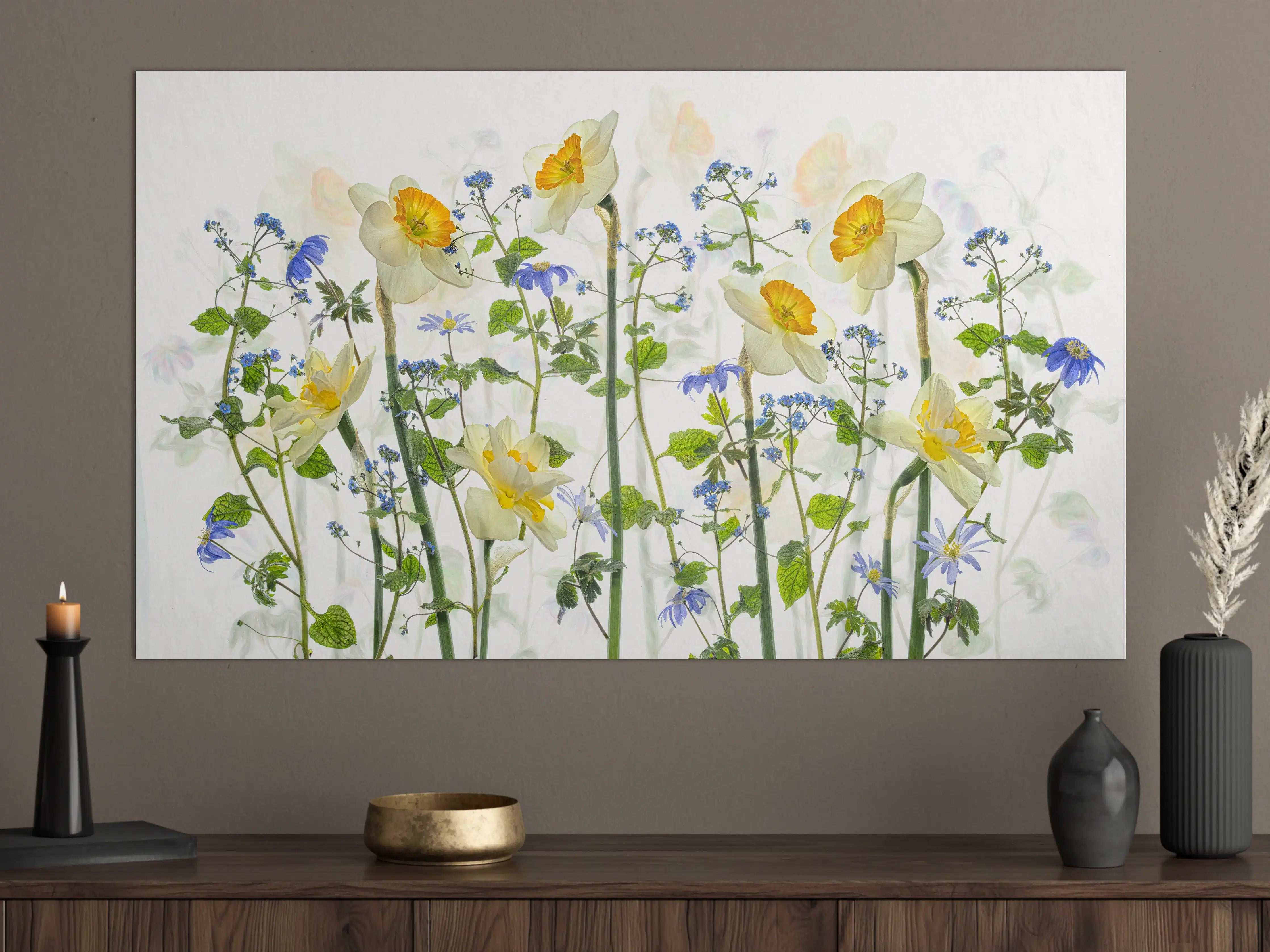 Große Wandbilder - Zarte Blumenwiese mit hellen Narzissen und blauen Blüten